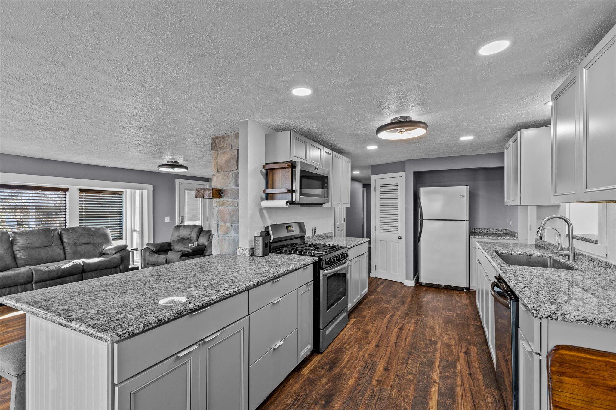 19636 Dogwood Drive Property Photo 7