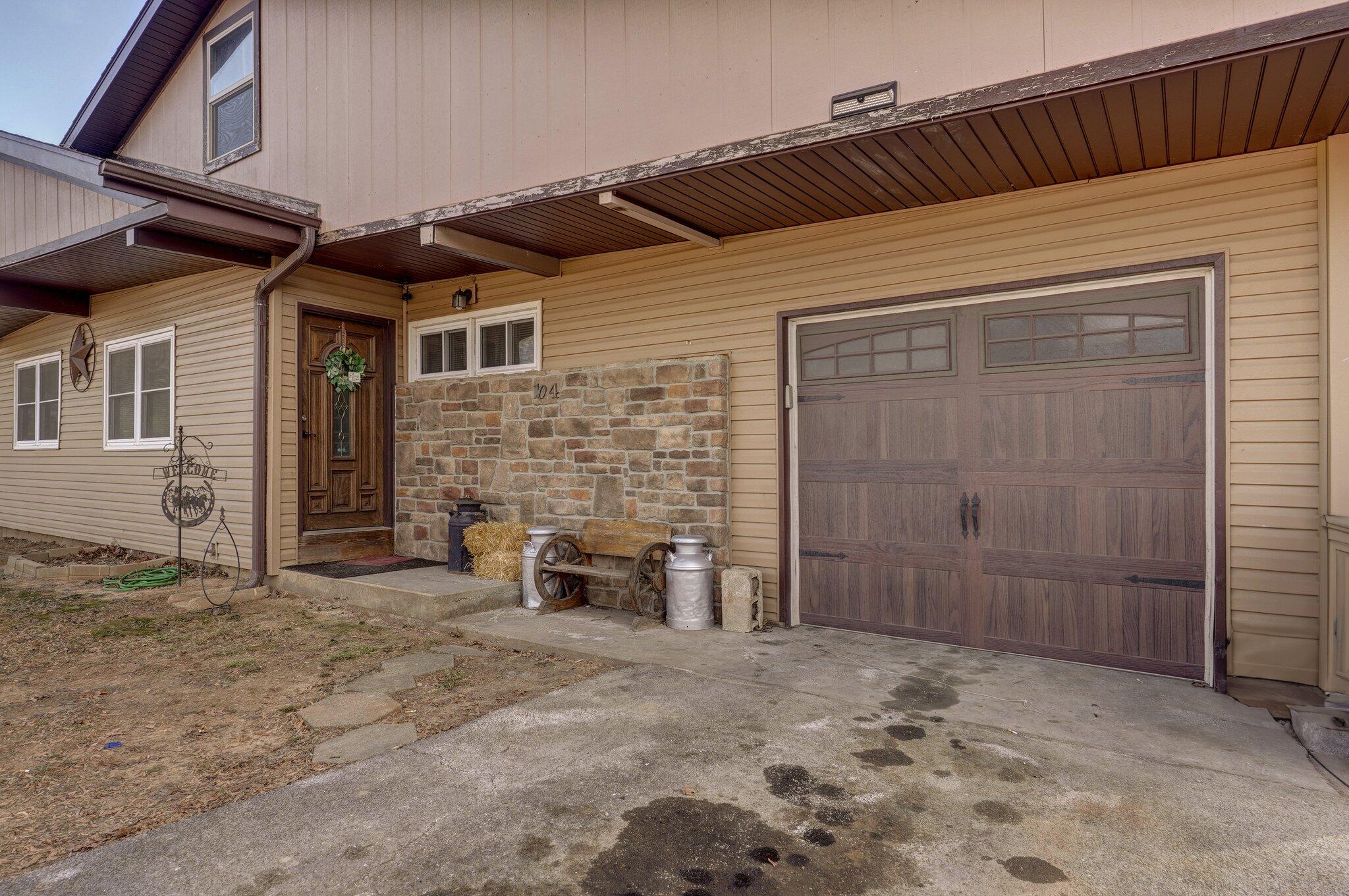 104 South Westview Drive Property Photo 2