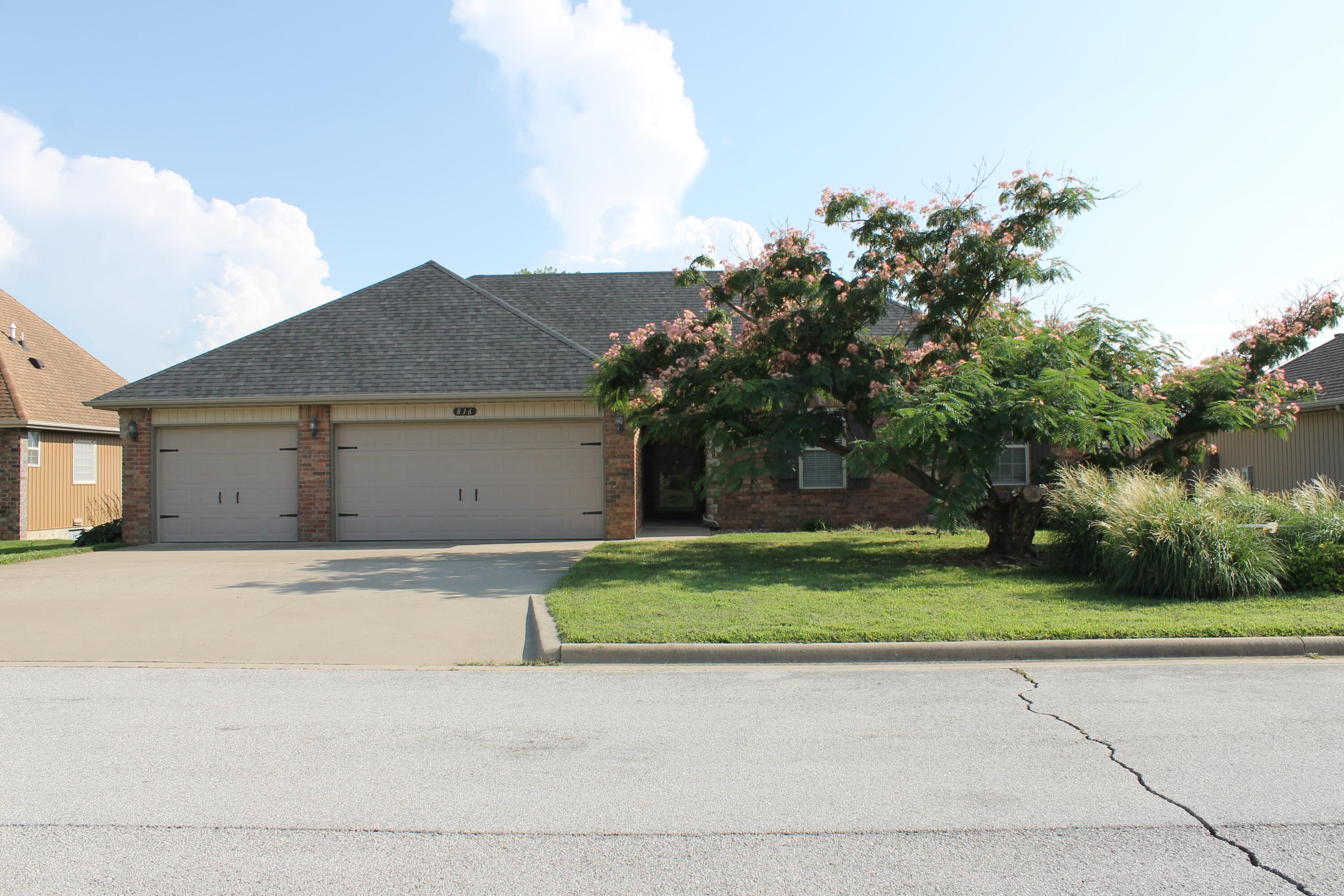 816 East Roubidoux Street Property Photo 1