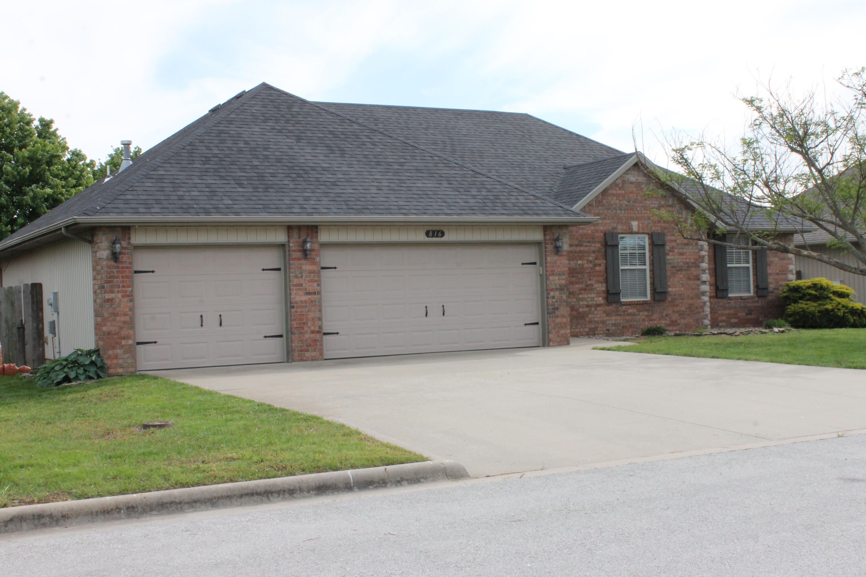 816 East Roubidoux Street Property Photo 3