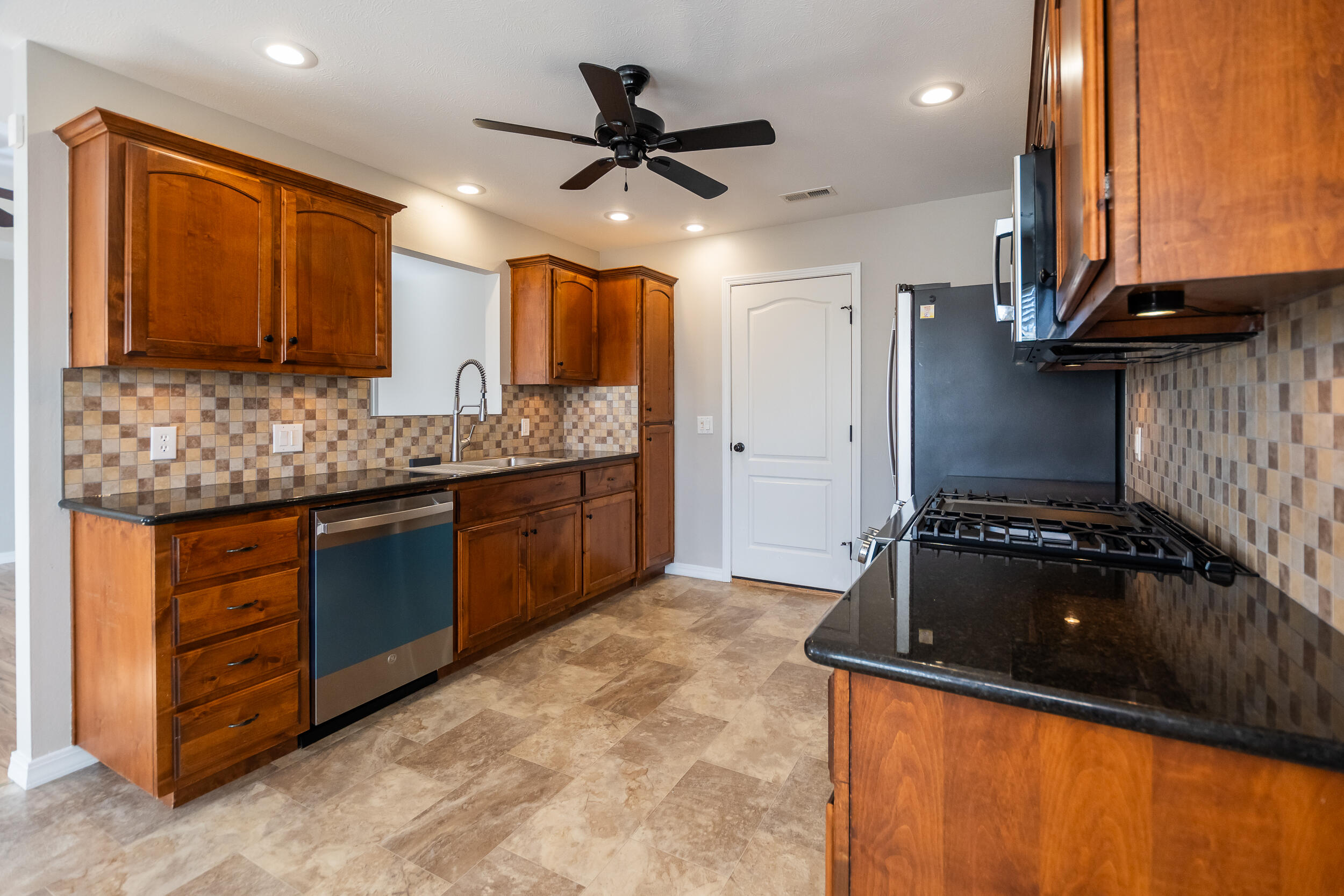 816 East Roubidoux Street Property Photo 18