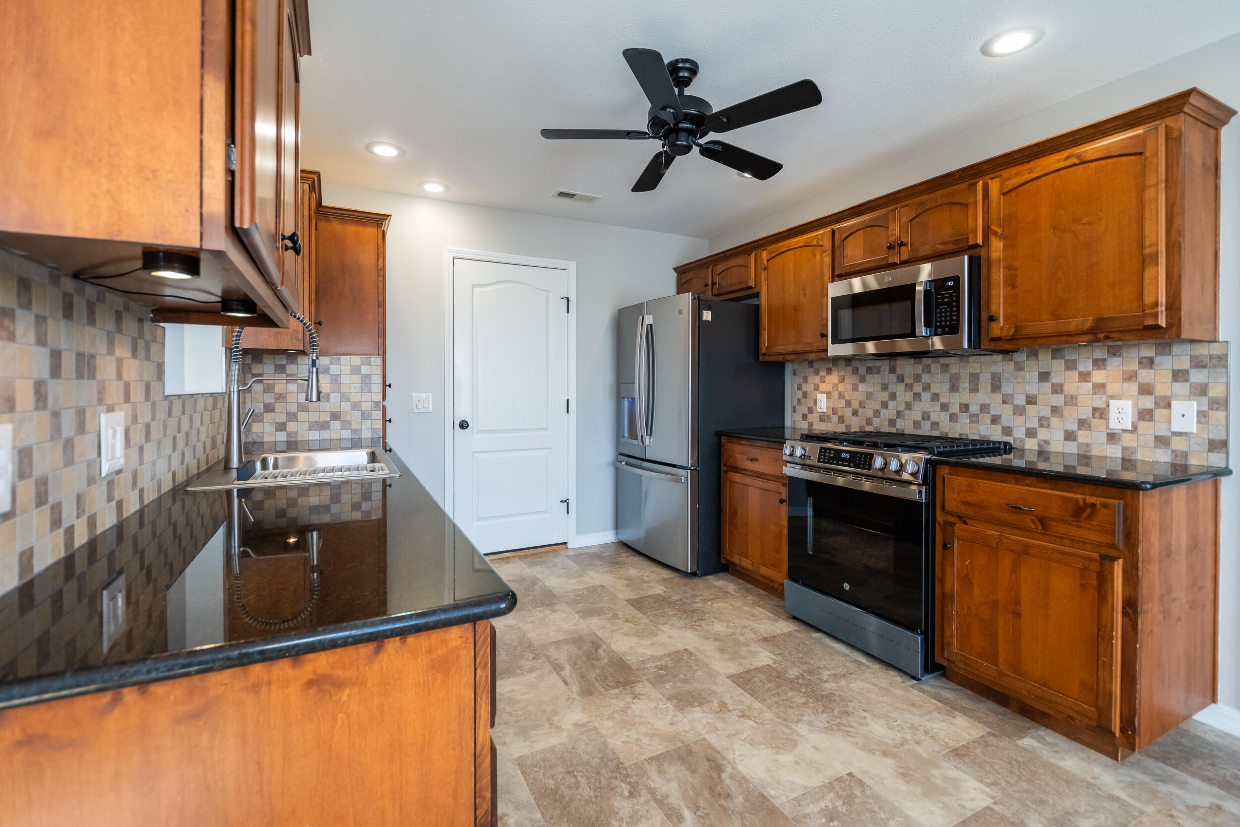 816 East Roubidoux Street Property Photo 19