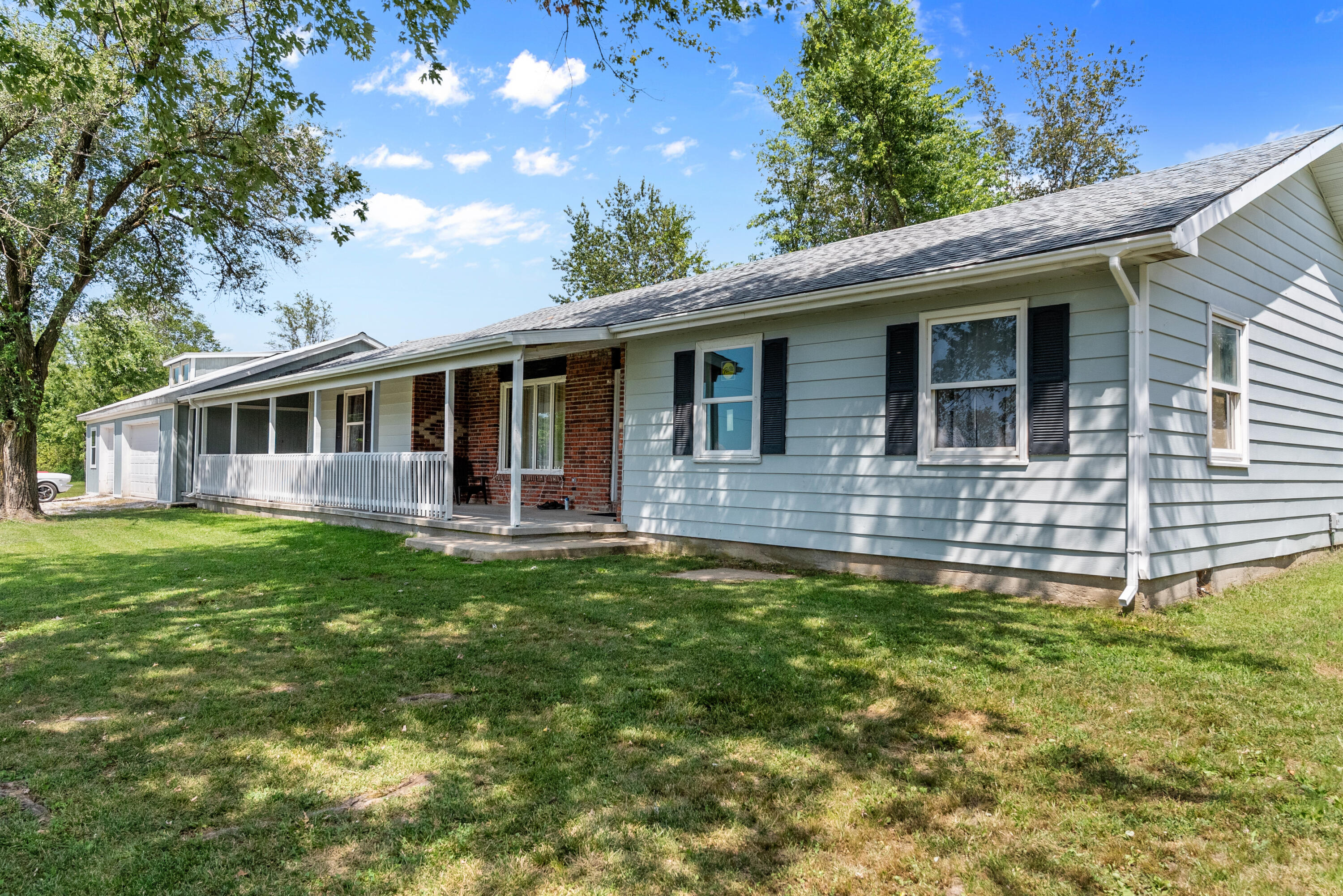 1668 North Farm Road 71 Property Photo 1