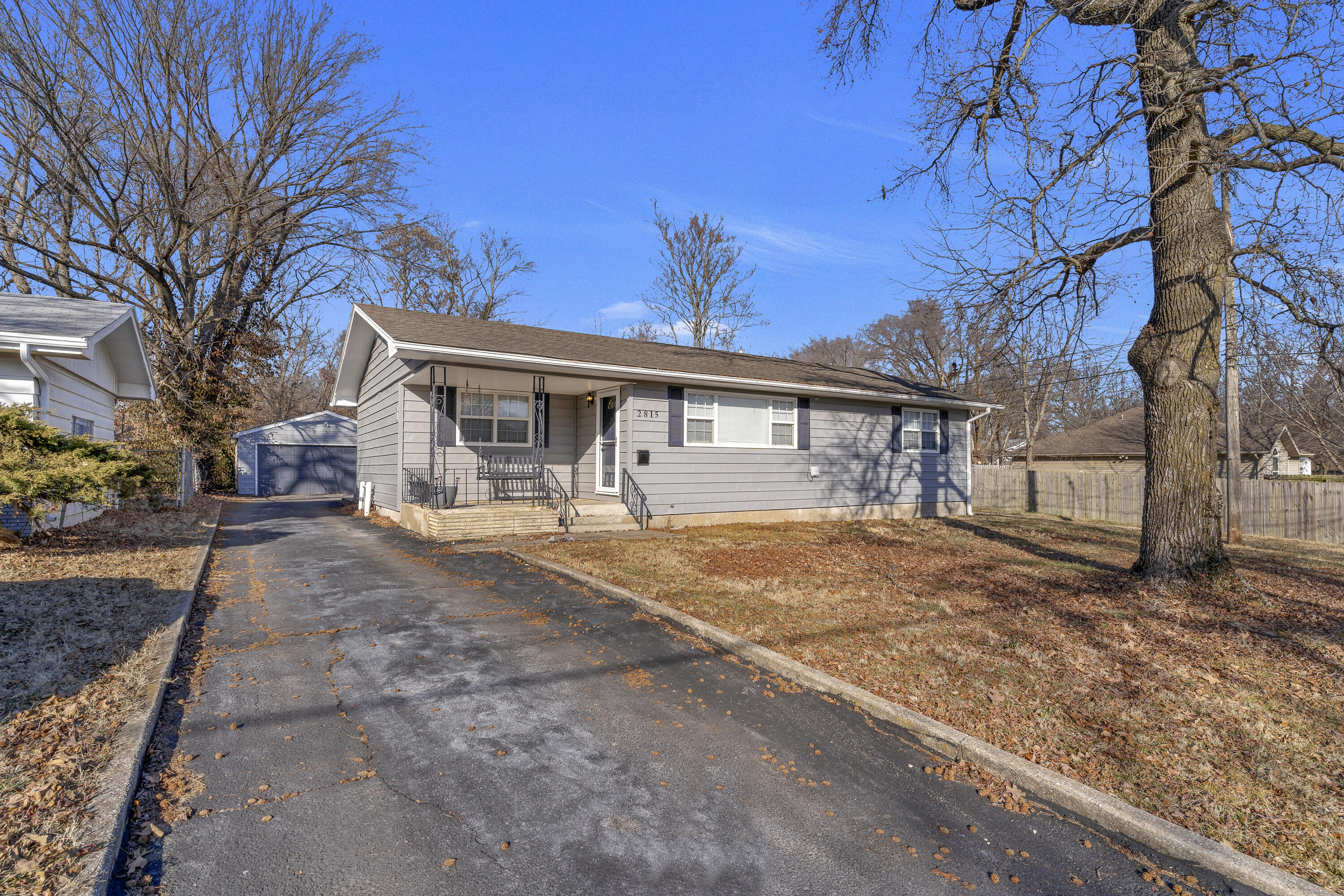 2815 East Grand Street Property Photo