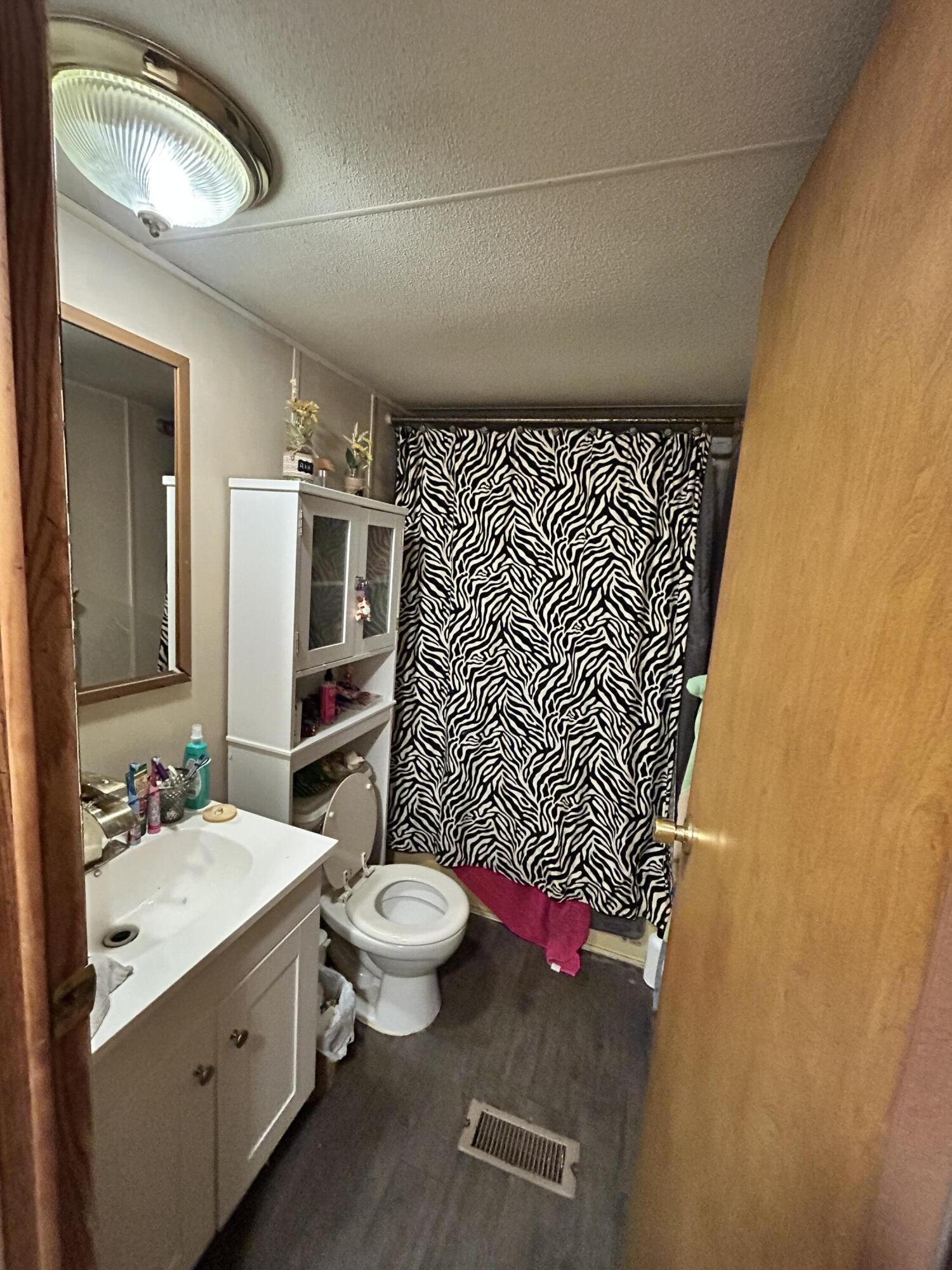 1207 Lawrence 6348 Property Photo 14