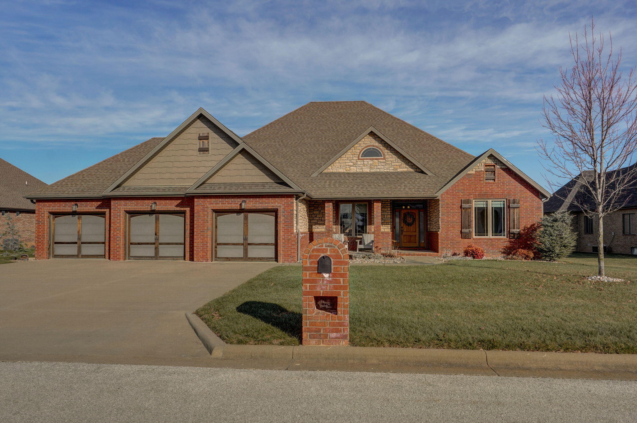 913 West Lorenza Drive Property Photo 1