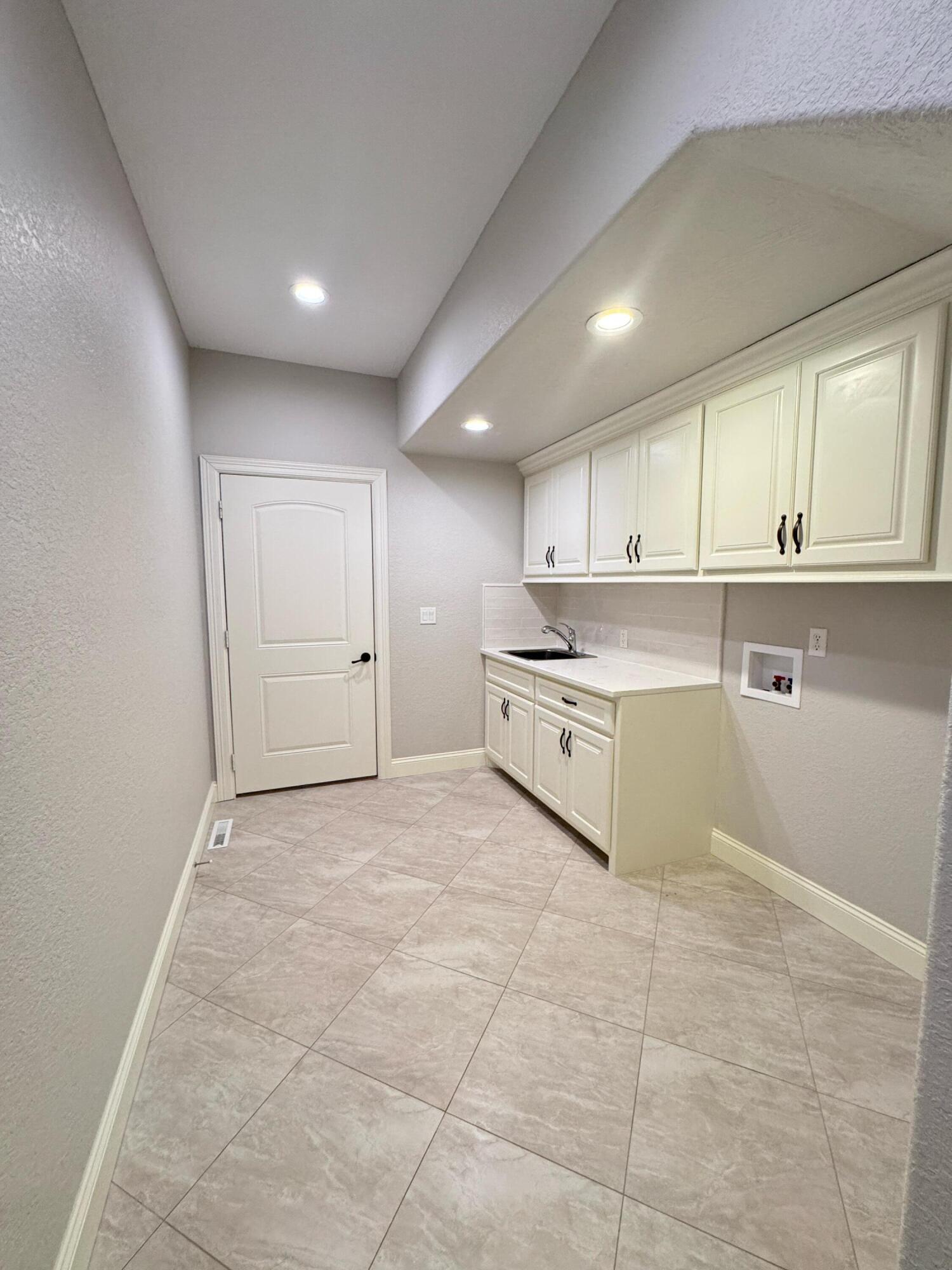 8304 Rolling Hills Dr Drive Property Photo 43