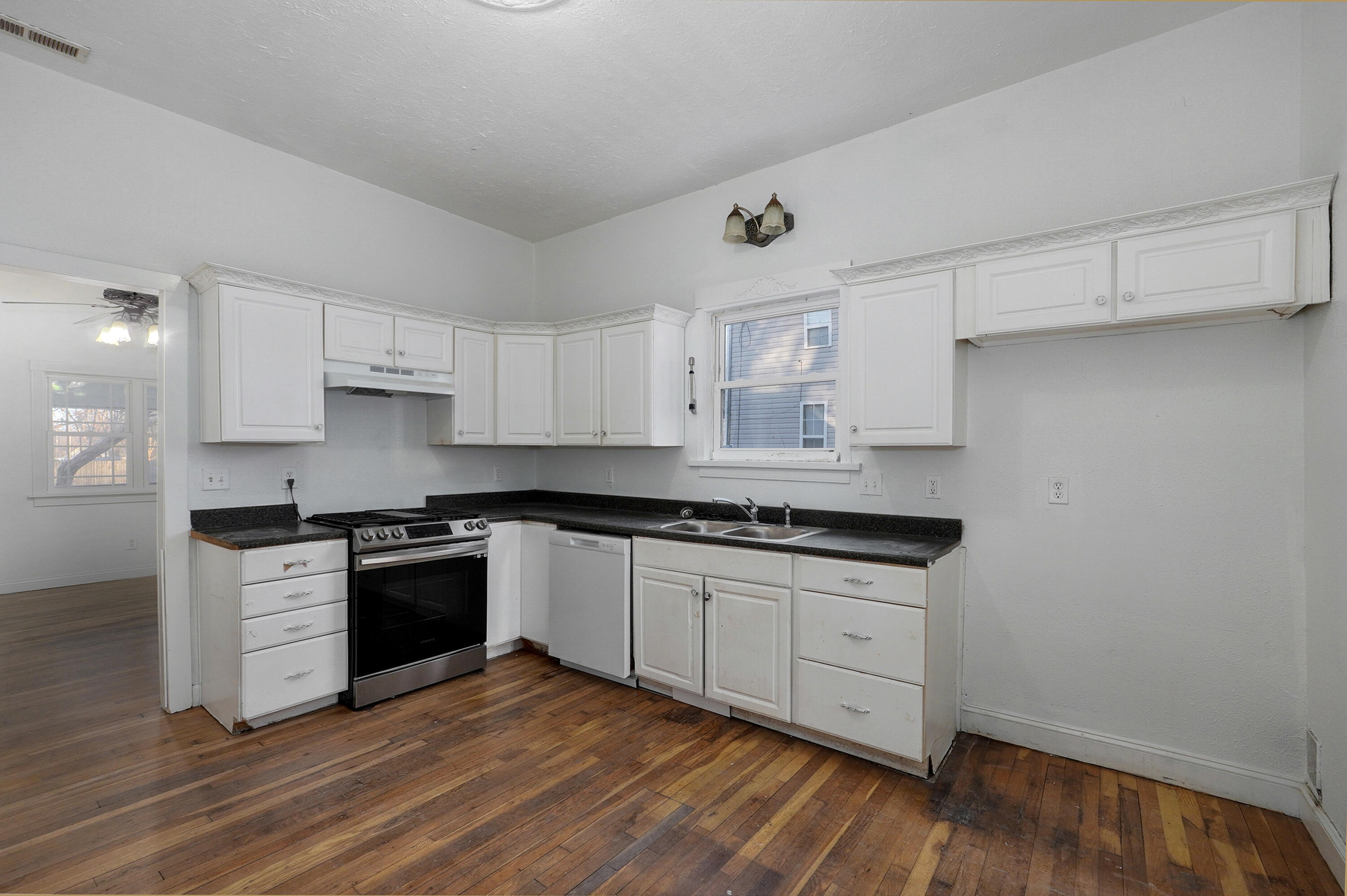 418 East Atlantic Street Property Photo 12
