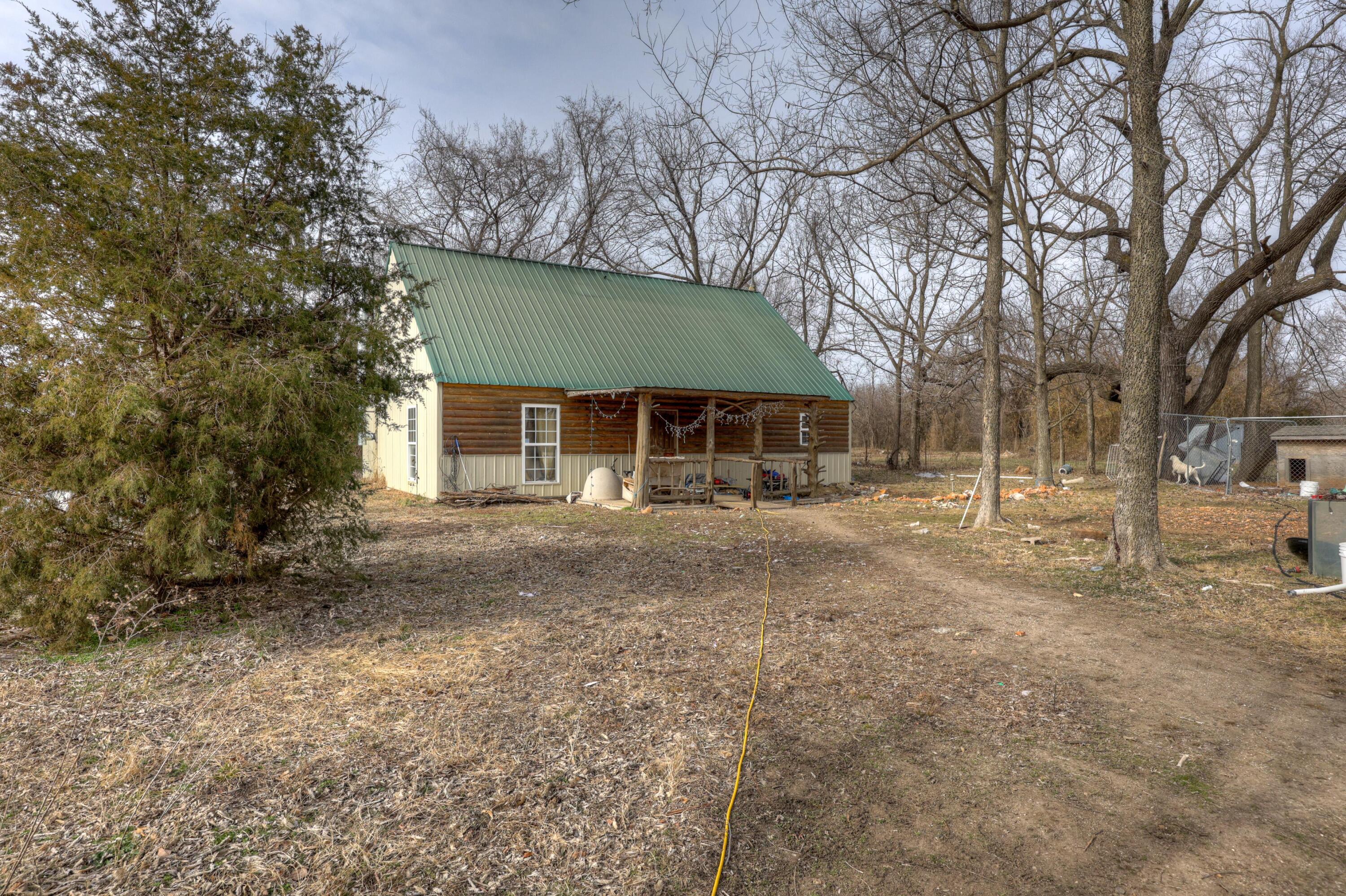 1101 North Anderson Avenue Property Photo 2