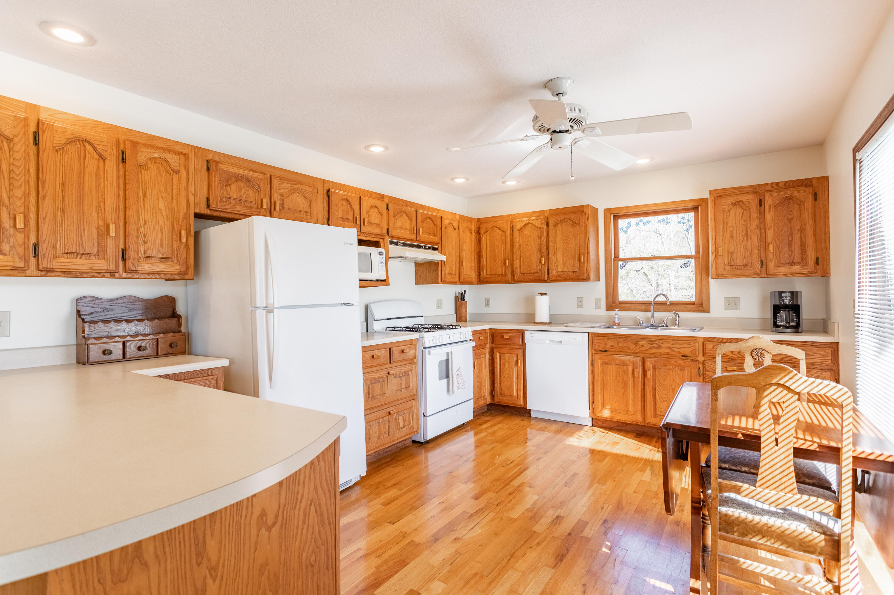 948 County Road 318 Property Photo 11