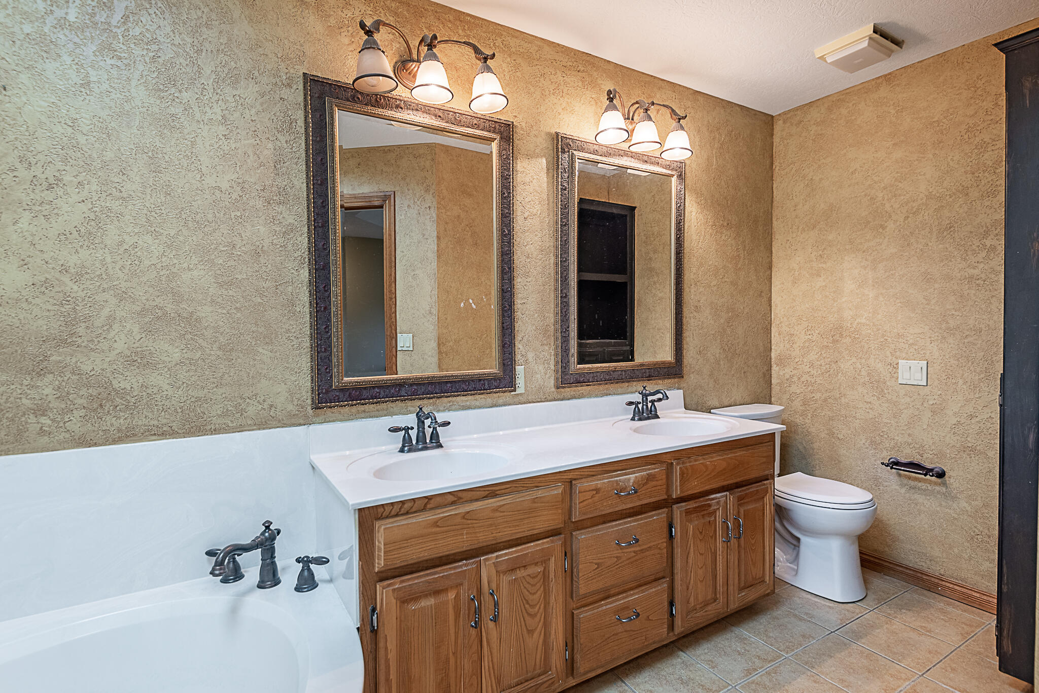 5455 South Ferguson Avenue Property Photo 18