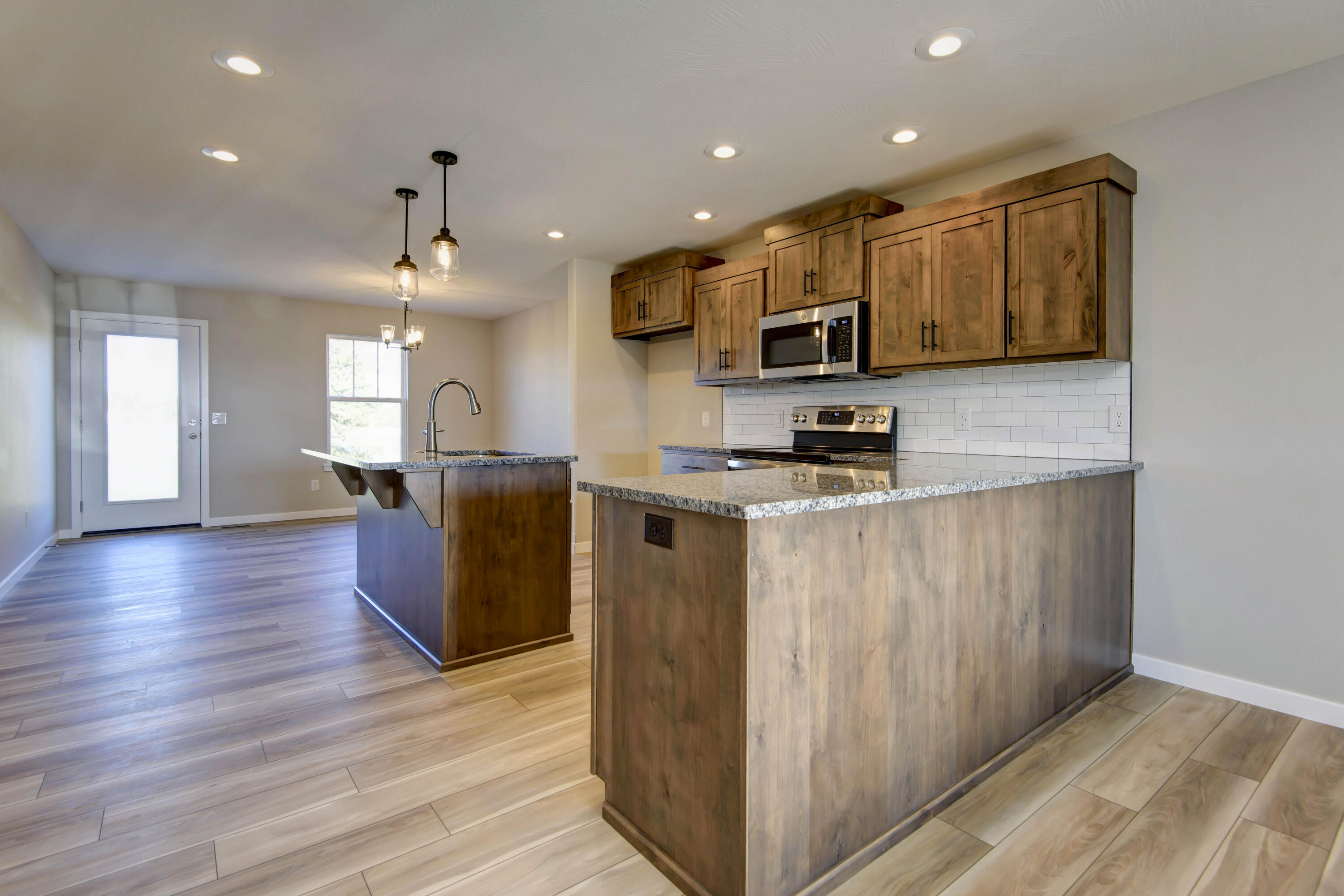 559 Spring Meadow Drive Property Photo 8