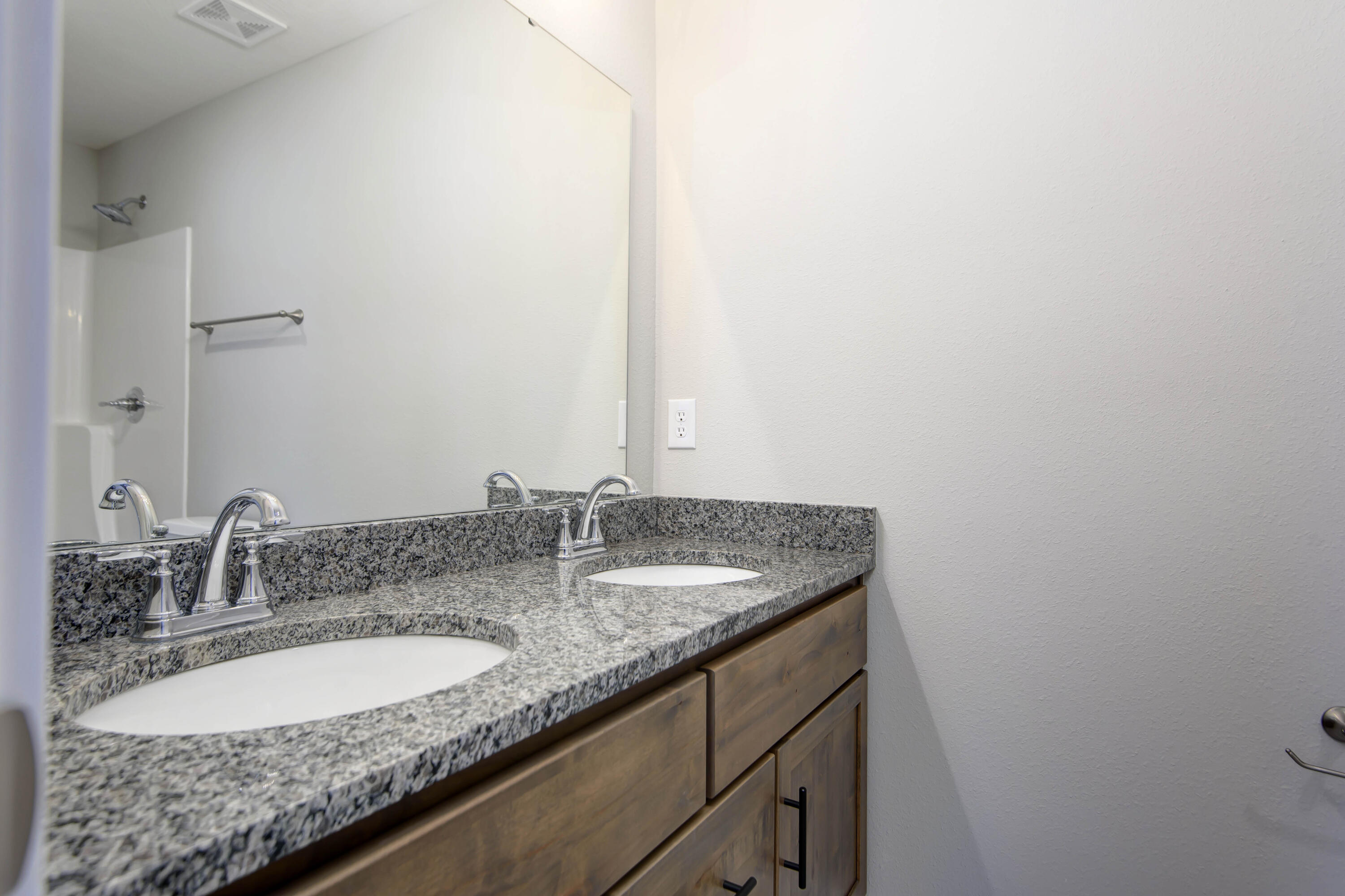 559 Spring Meadow Drive Property Photo 21