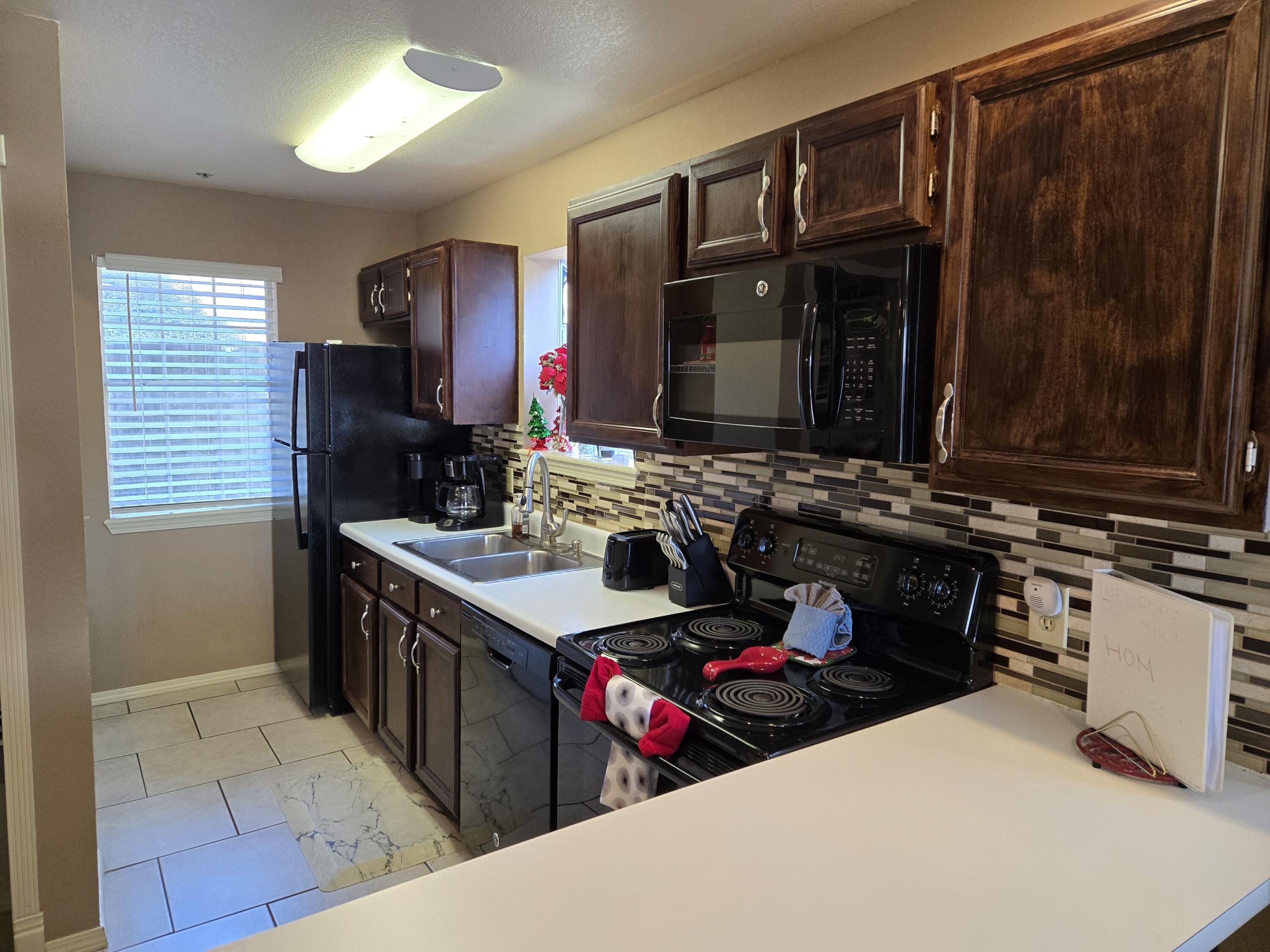 39 Lantern Bay Lane Property Photo 6