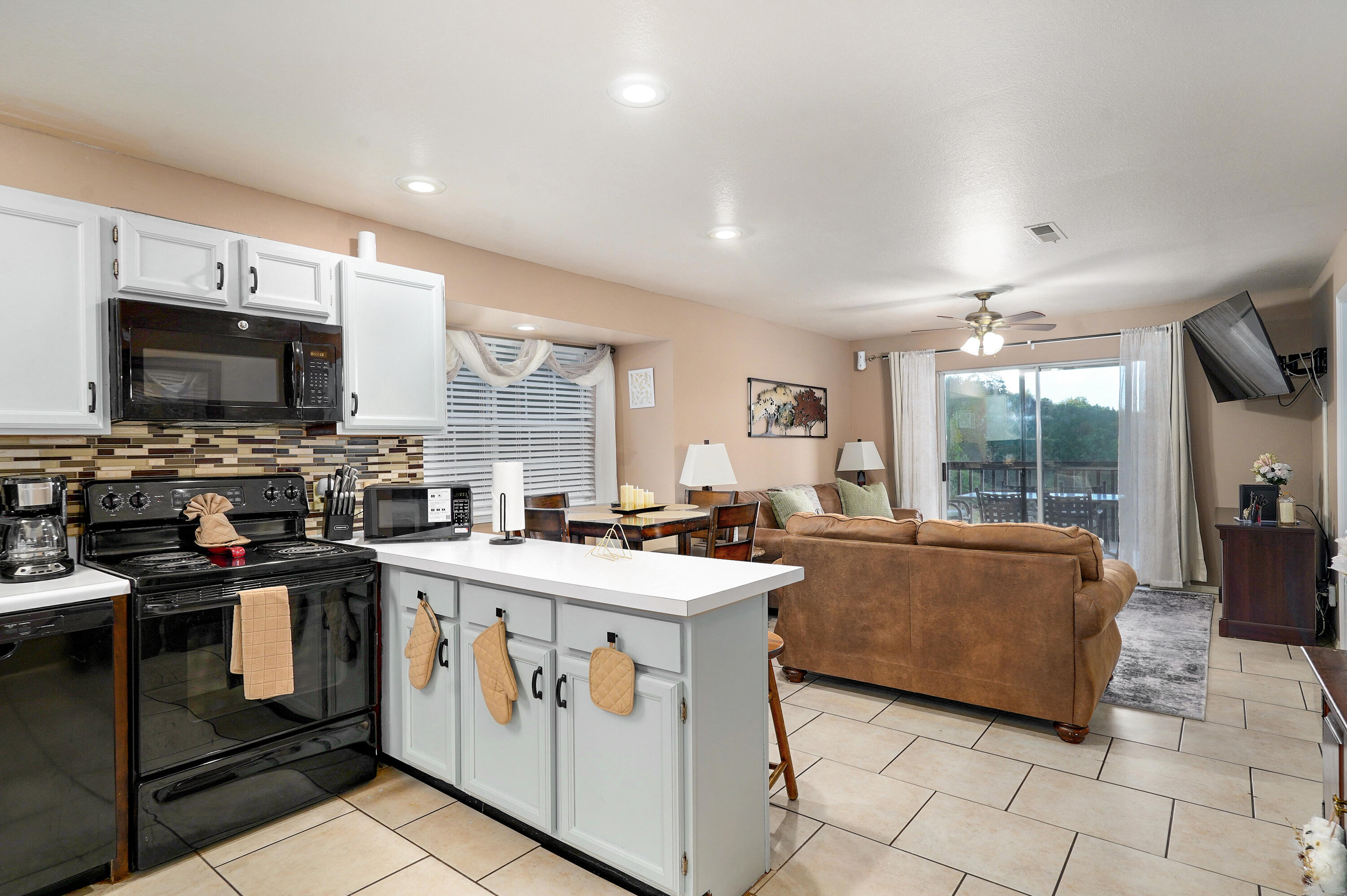 39 Lantern Bay Lane Property Photo 6