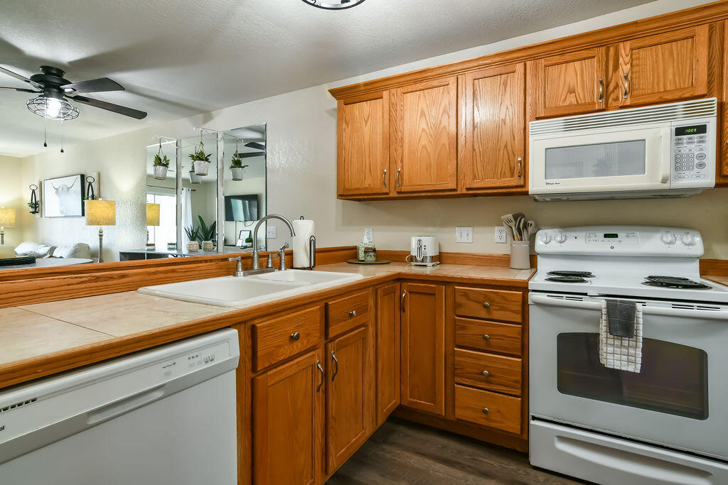 32 Golfshores Drive Property Photo 6