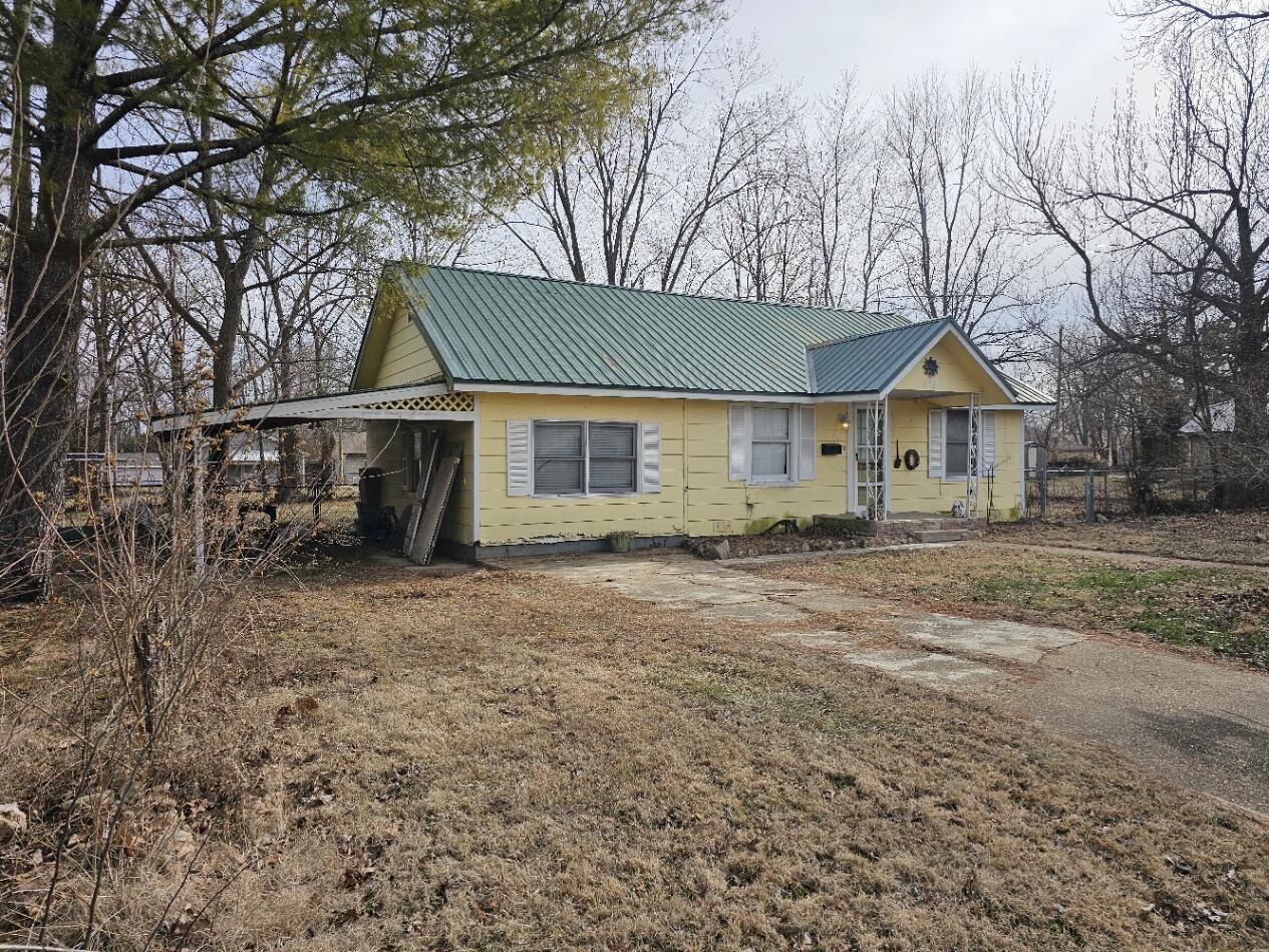 518 Morris Avenue Property Photo 1