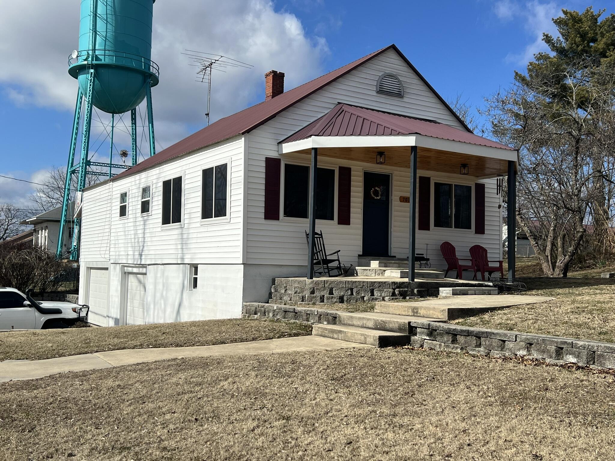 701 North Center Street Property Photo