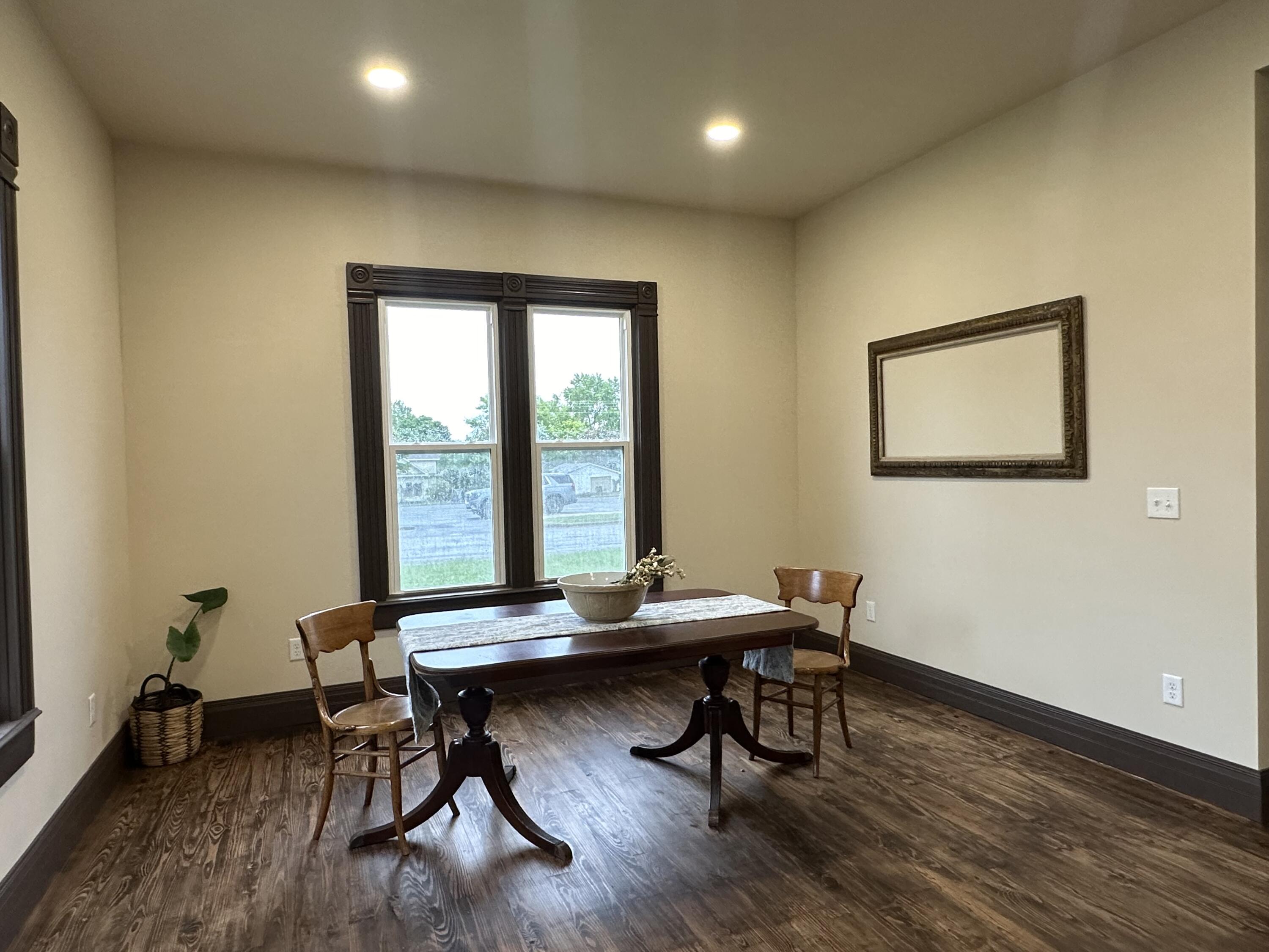 521 North Oakland Avenue Property Photo 8