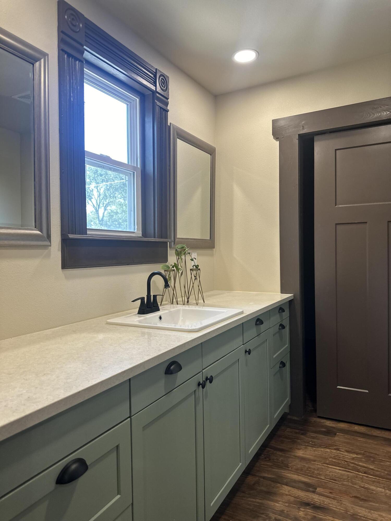 521 North Oakland Avenue Property Photo 16