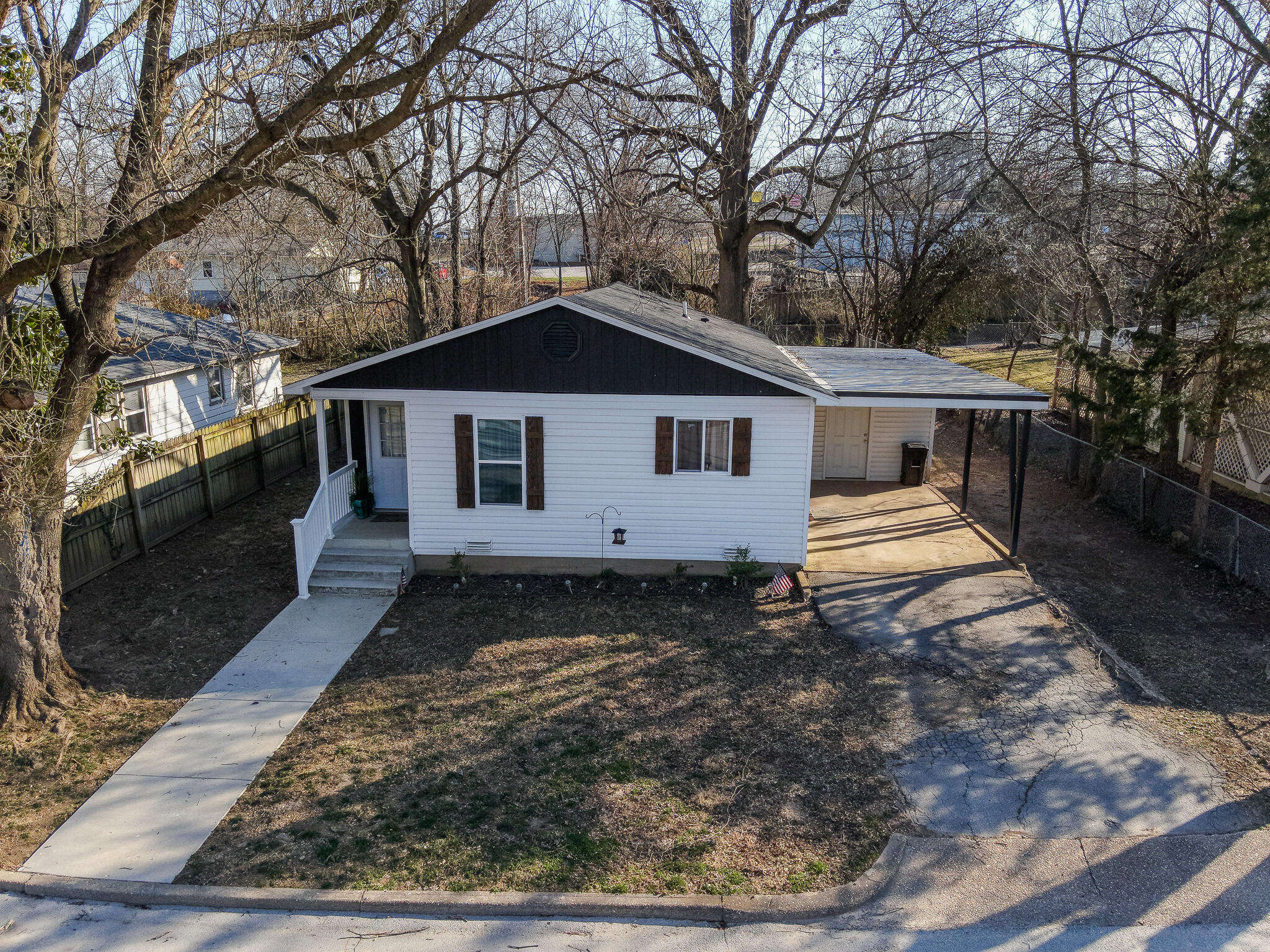 1052 6th Street Property Photo 1