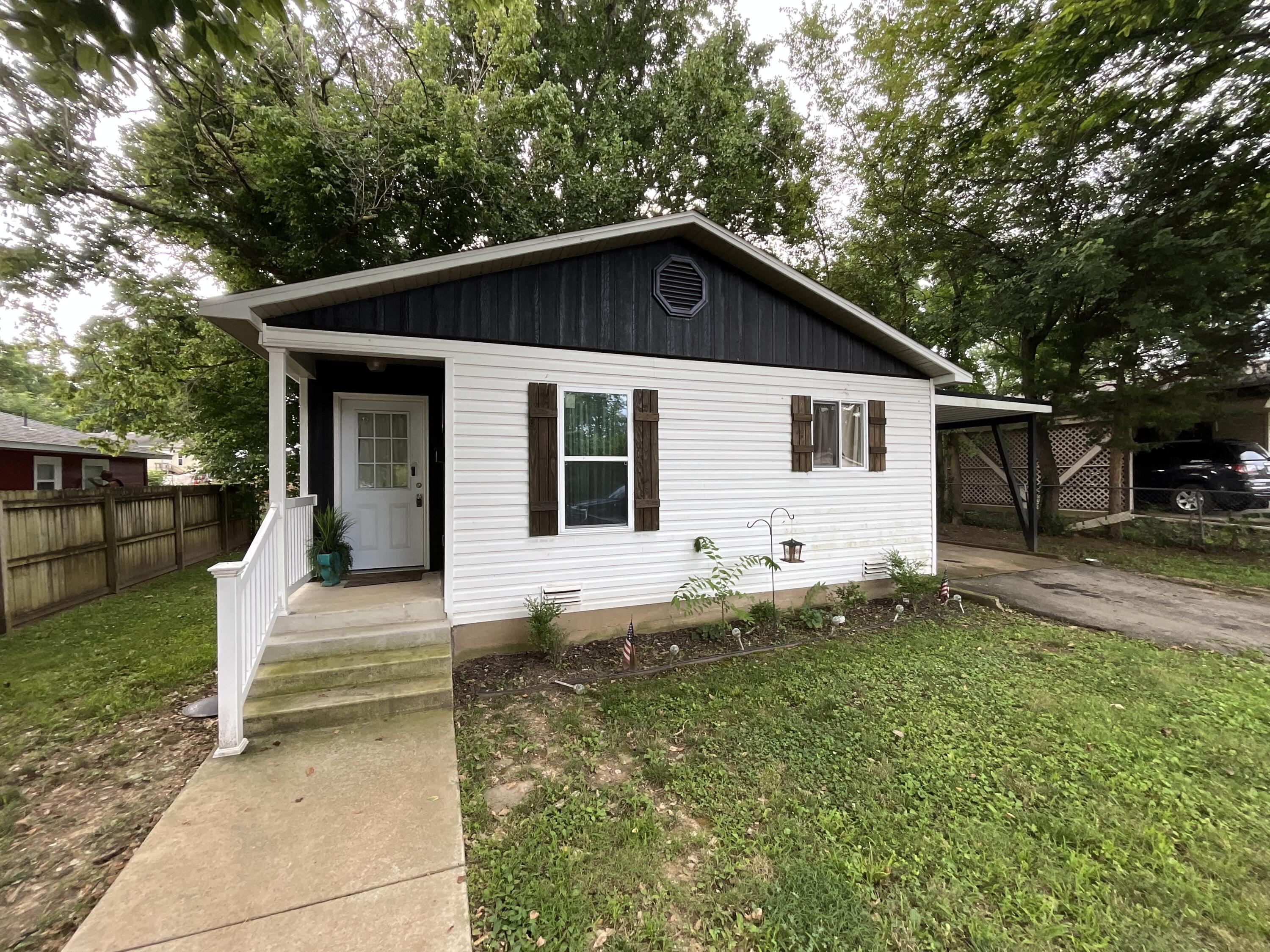 1052 6th Street Property Photo 1