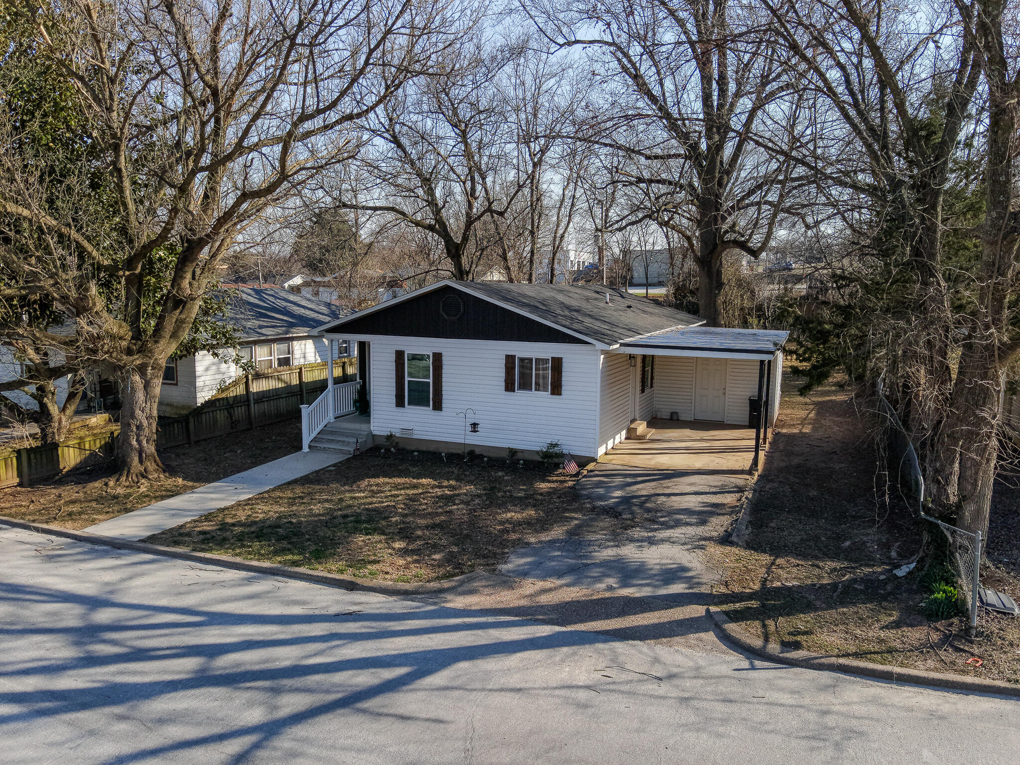 1052 6th Street Property Photo 2