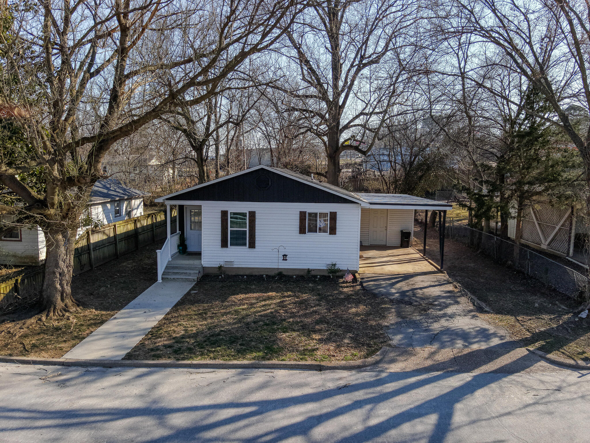 1052 6th Street Property Photo 3