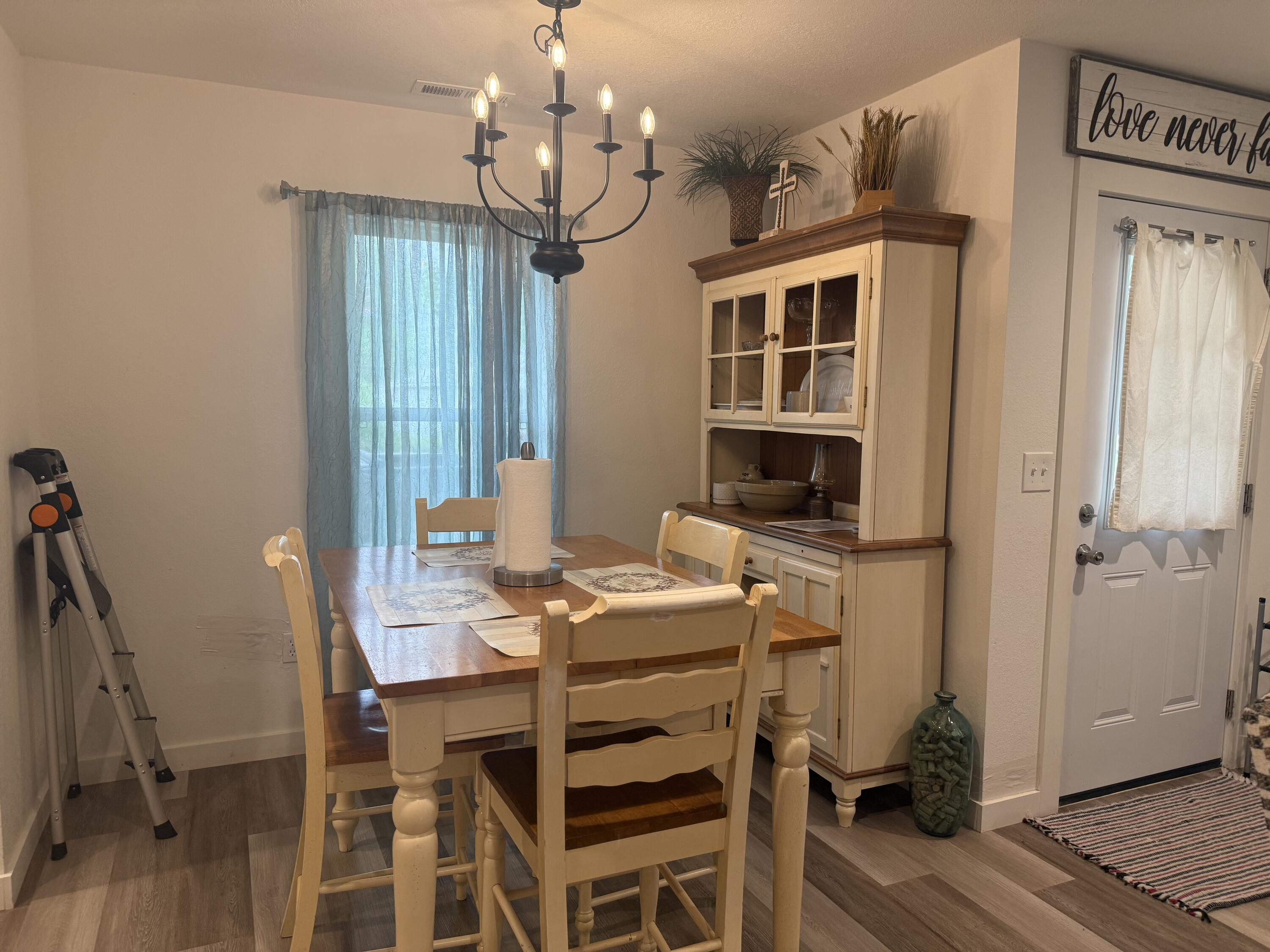 1052 6th Street Property Photo 5