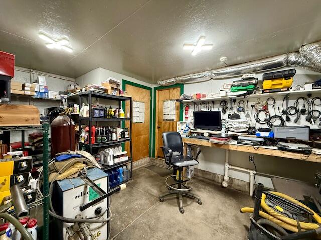 301 Elm Street Property Photo 15