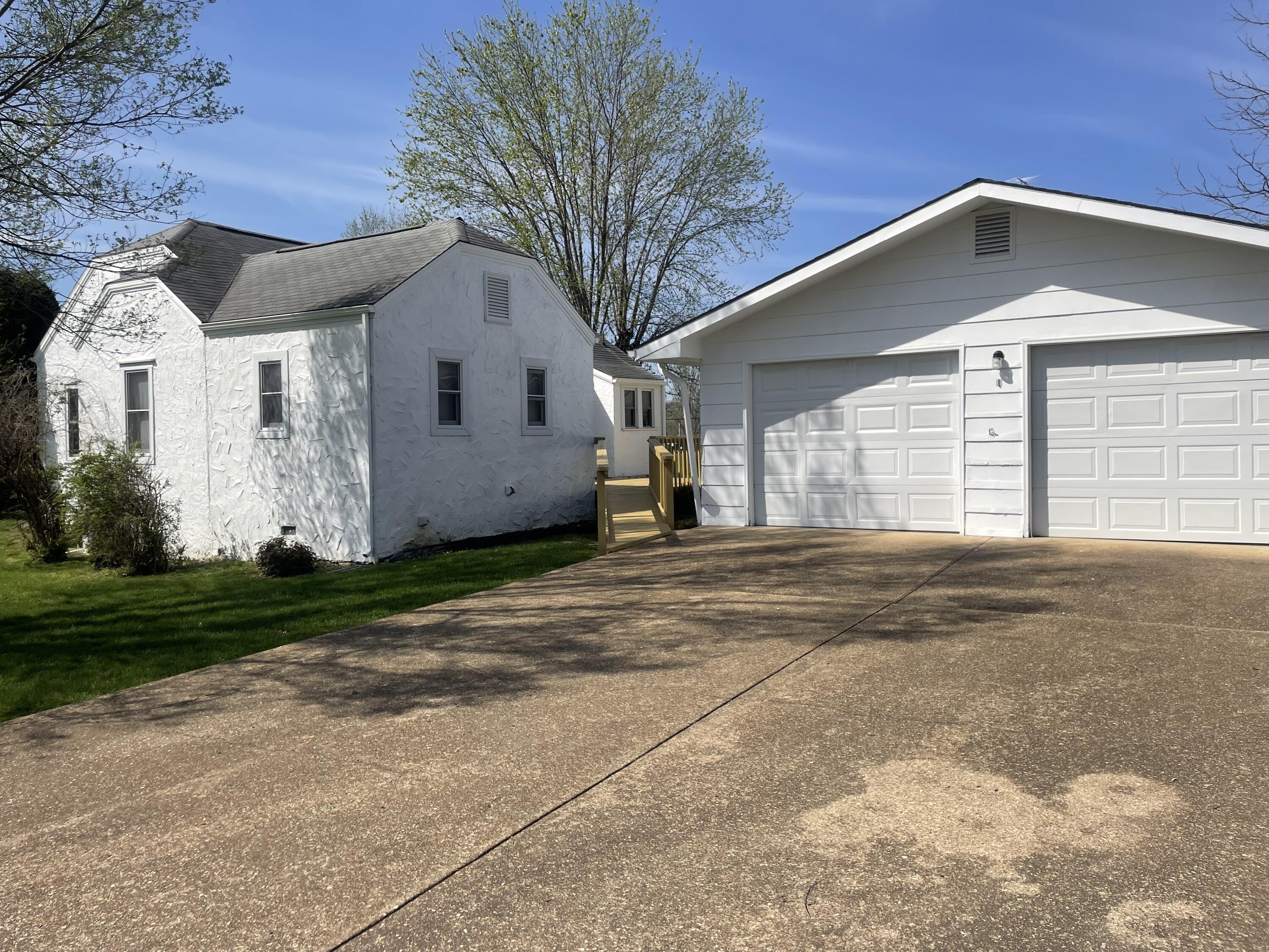 1002 Ozark Avenue Property Photo 4