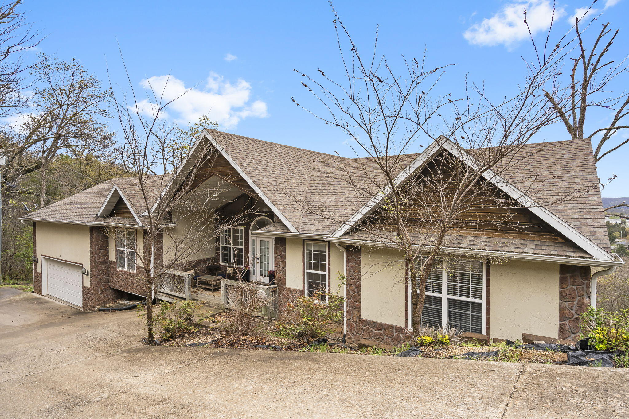 10 Greenview Drive Property Photo 1