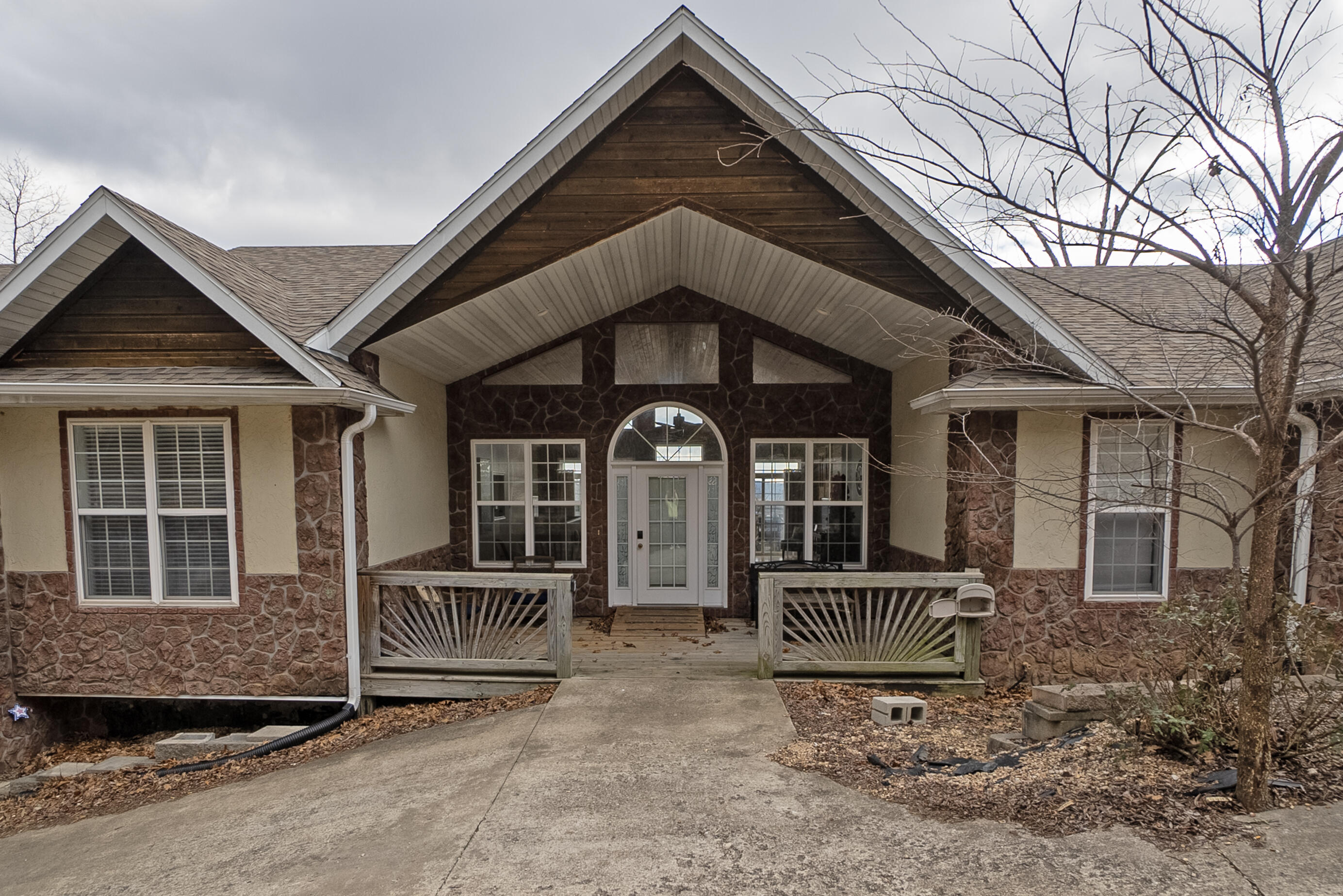 10 Greenview Drive Property Photo 2