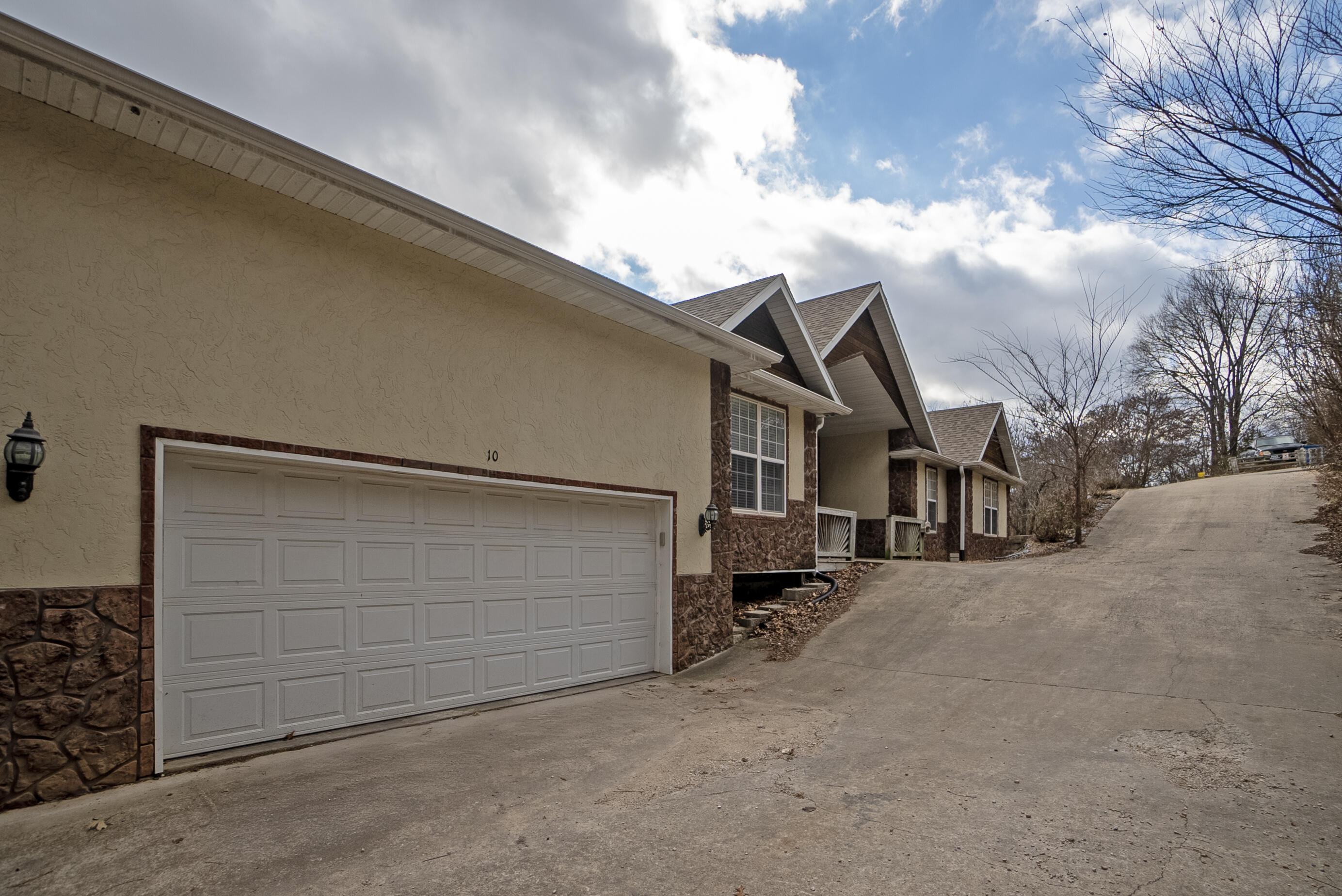 10 Greenview Drive Property Photo 3
