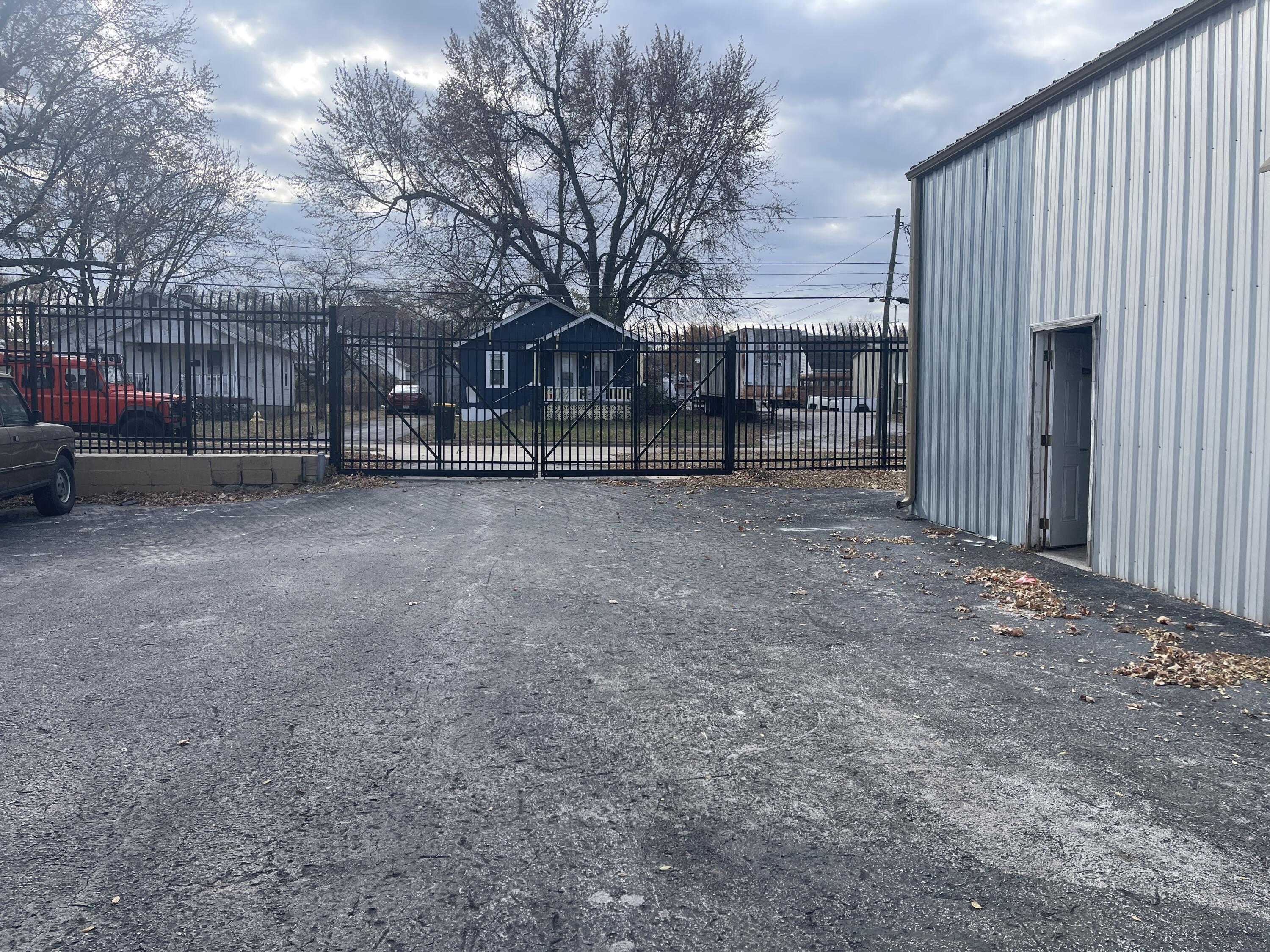 1637 East Olive Street Property Photo 27