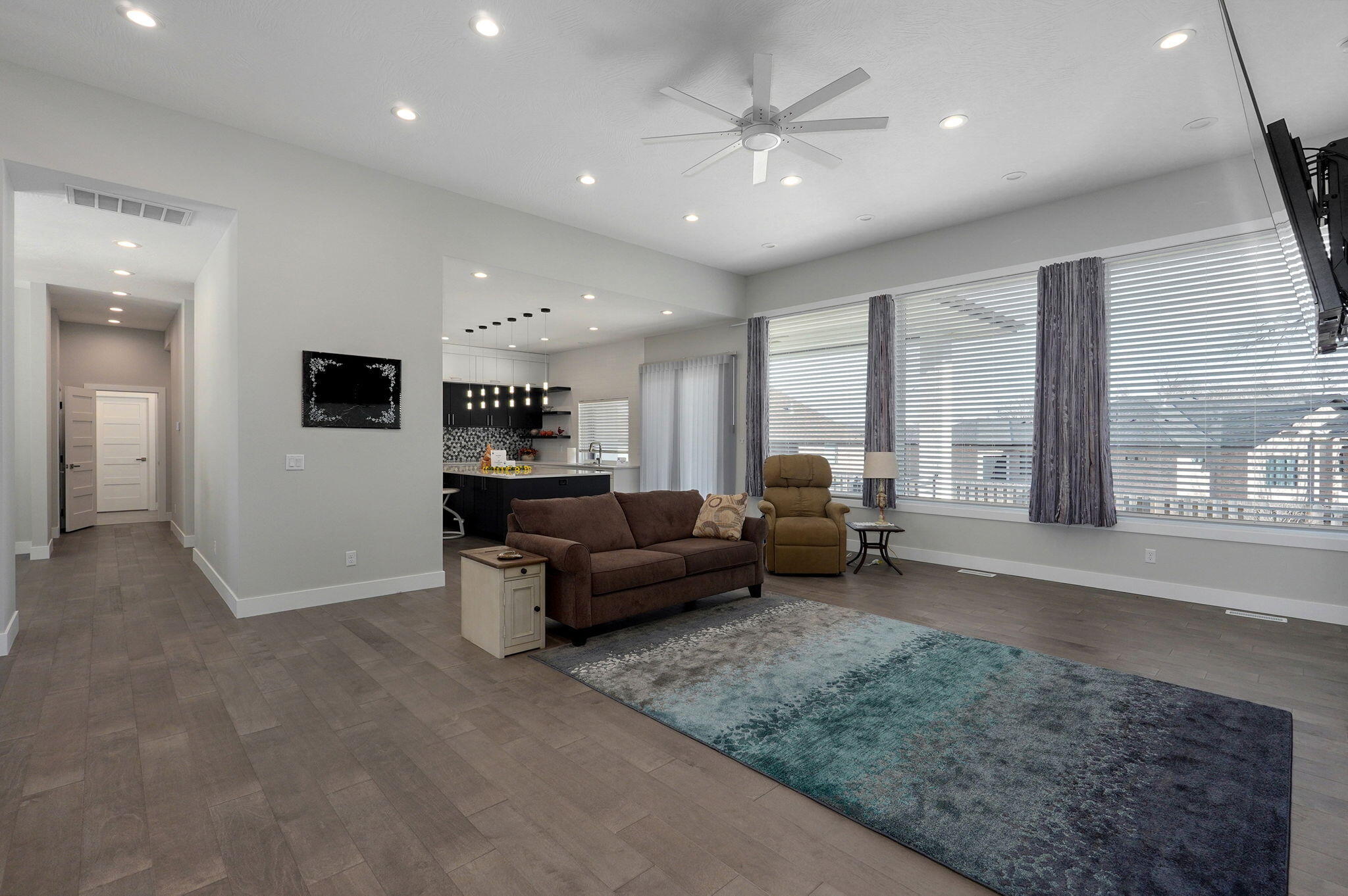 208 North Glengary Drive Property Photo 8