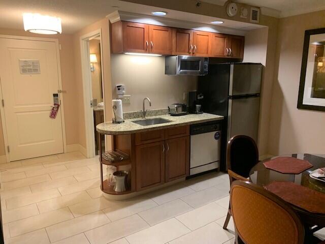 200 South Sycamore Street Property Photo 5