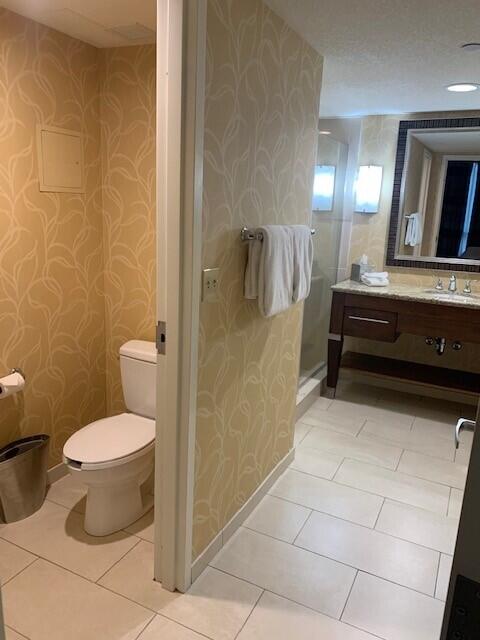 200 South Sycamore Street Property Photo 9