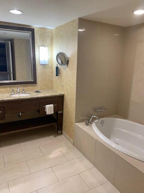 200 South Sycamore Street Property Photo 11