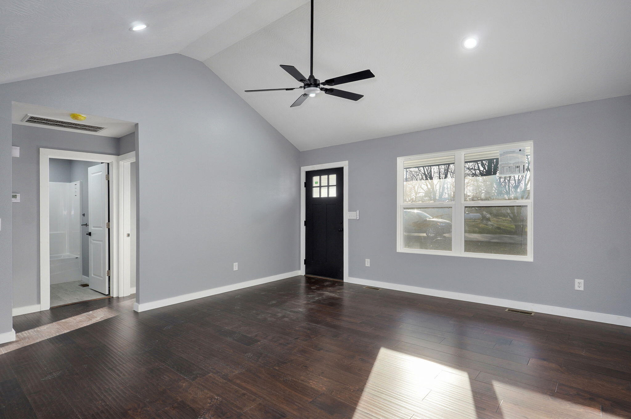 122 Alberta Drive Property Photo 8