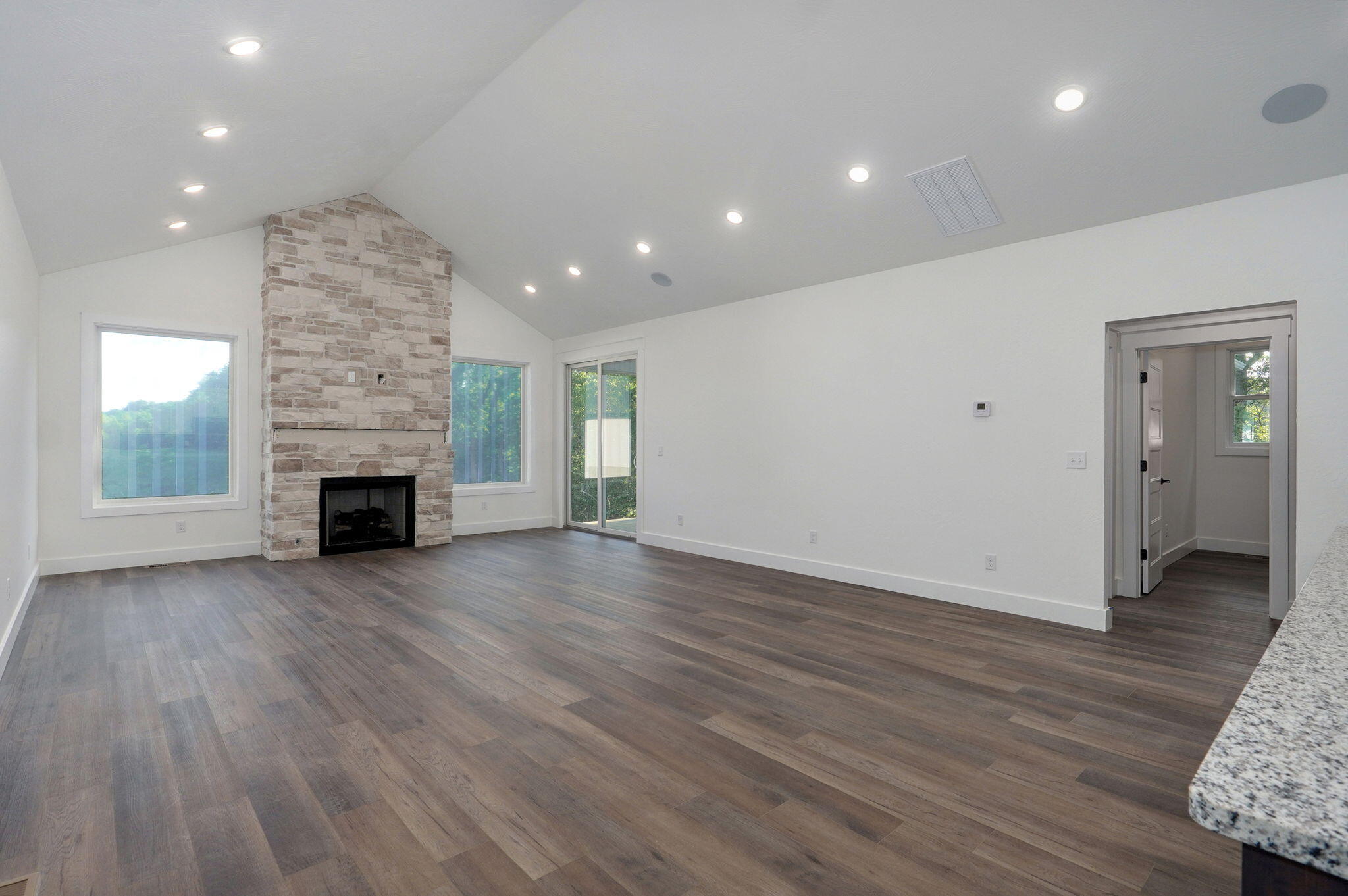 4850 South Sycamore Avenue Property Photo 3
