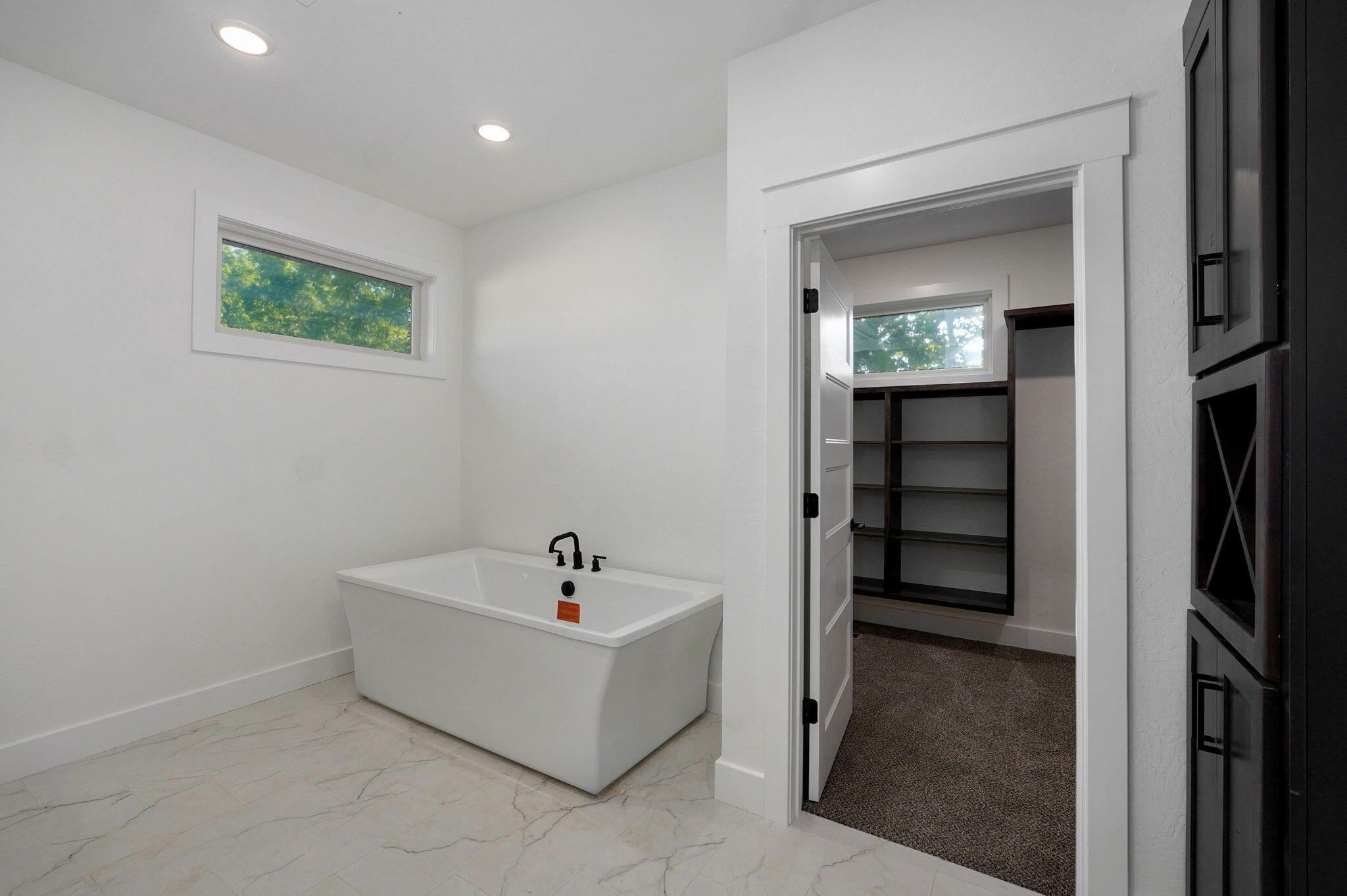 4850 South Sycamore Avenue Property Photo 11