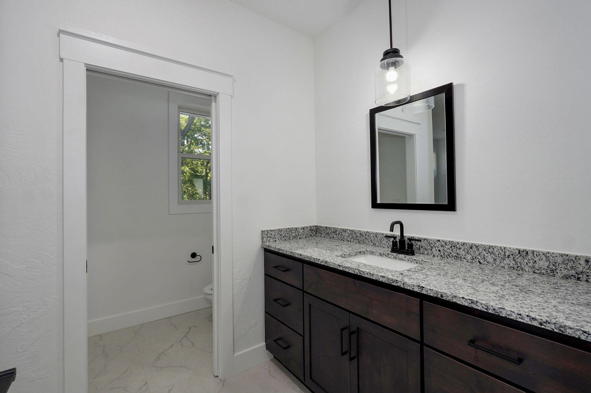 4850 South Sycamore Avenue Property Photo 12