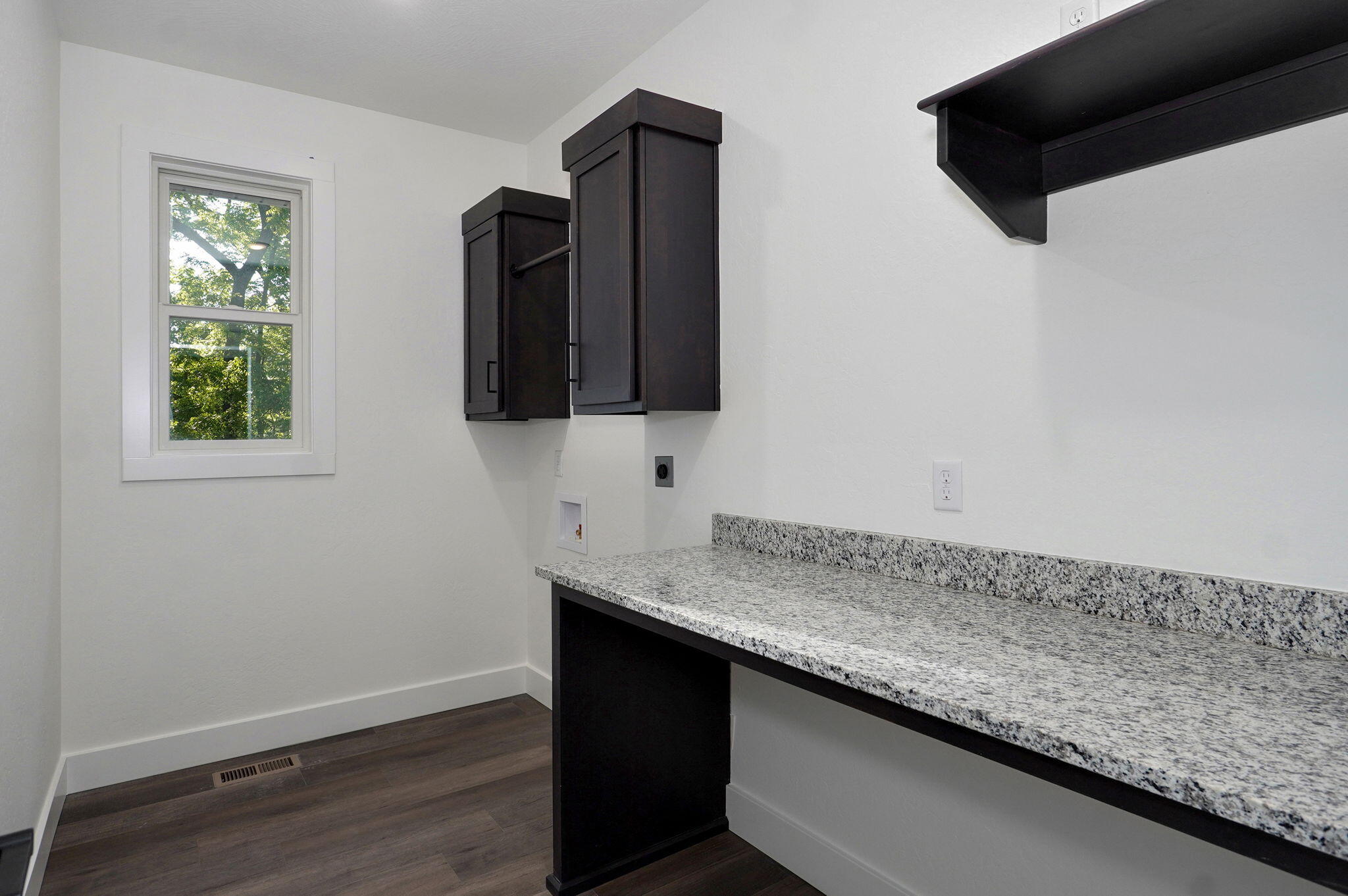 4850 South Sycamore Avenue Property Photo 14