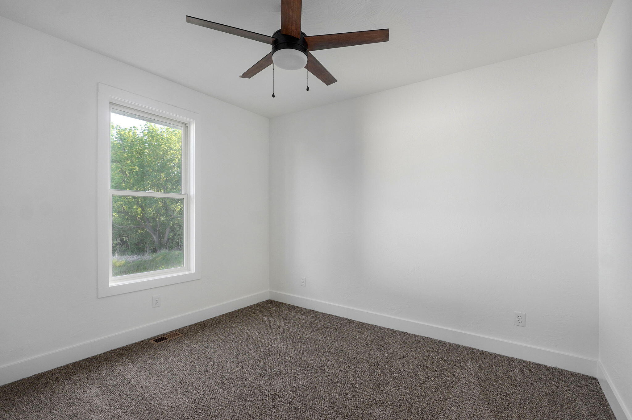 4850 South Sycamore Avenue Property Photo 17