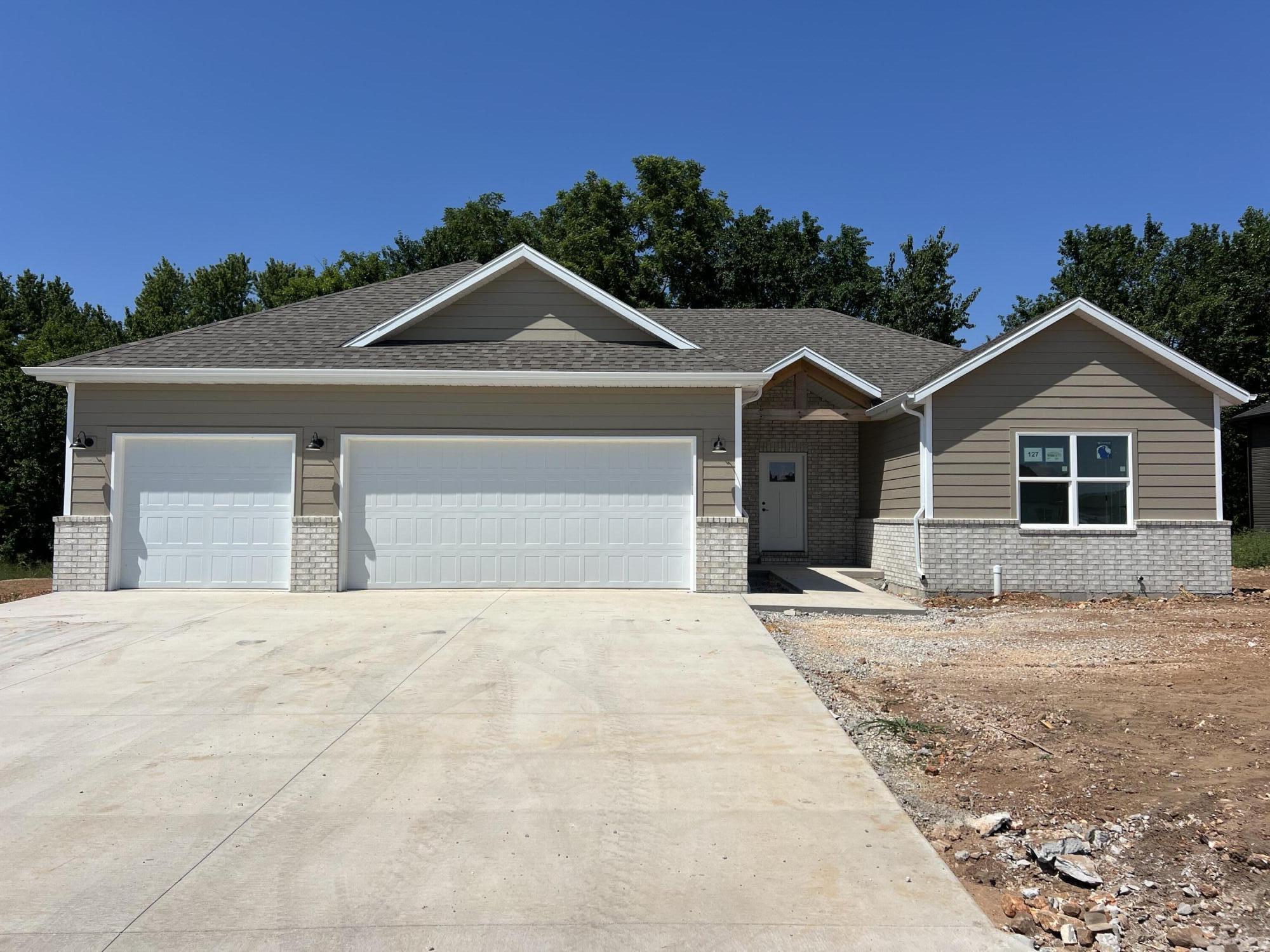 127 East Kelce Lane Property Photo 1