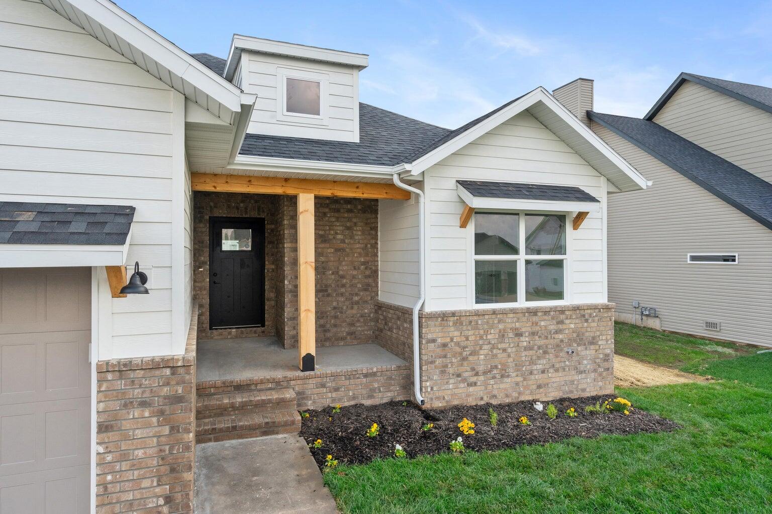 205 East Kelce Lane Property Photo 3