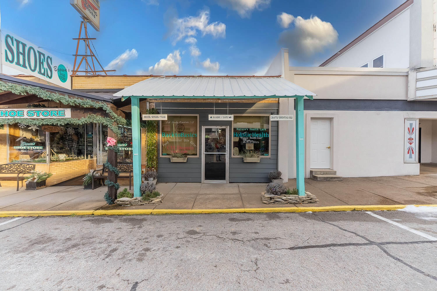 210 South Grand Avenue Property Photo