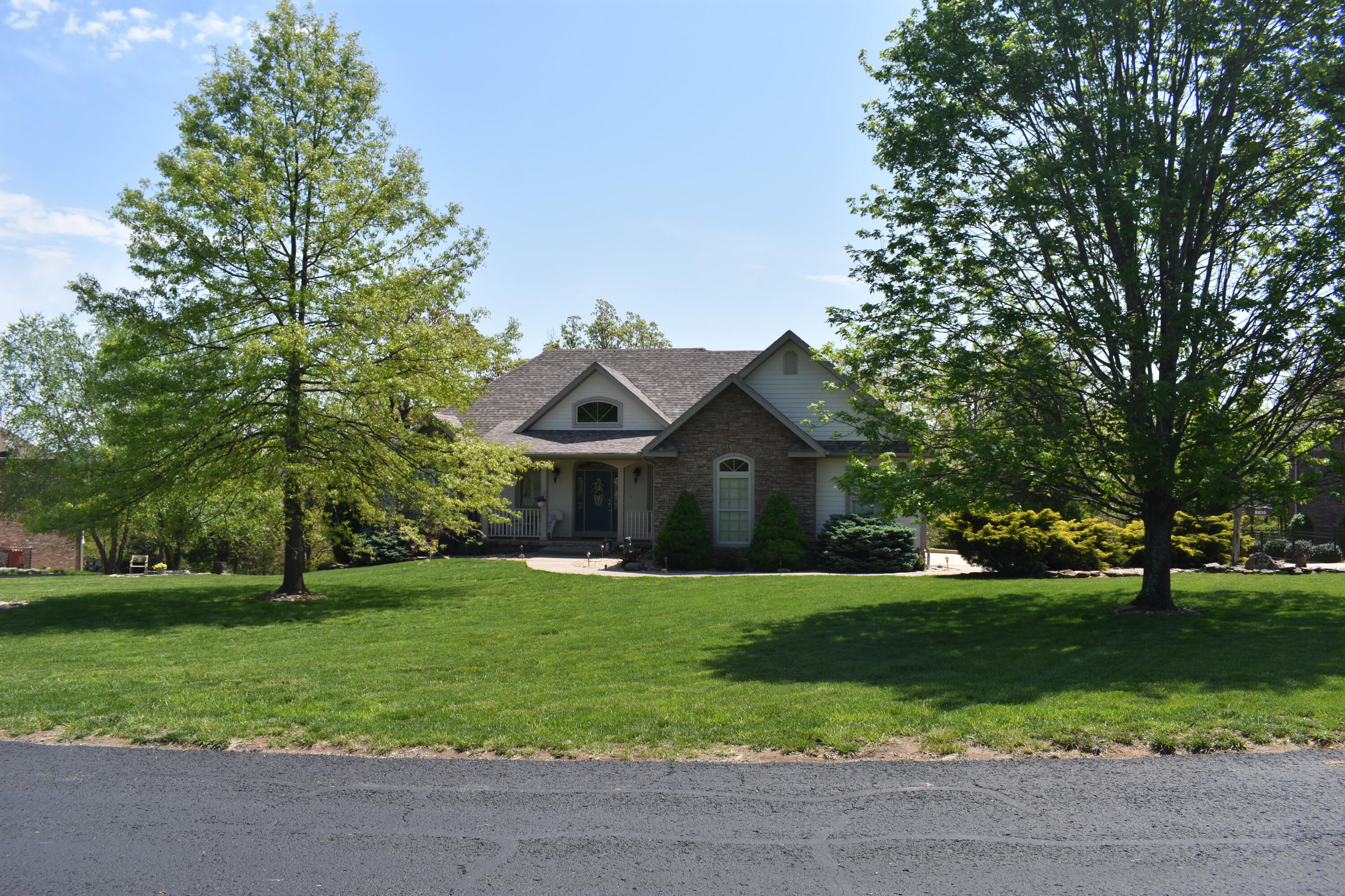122 Arabian Way Property Photo