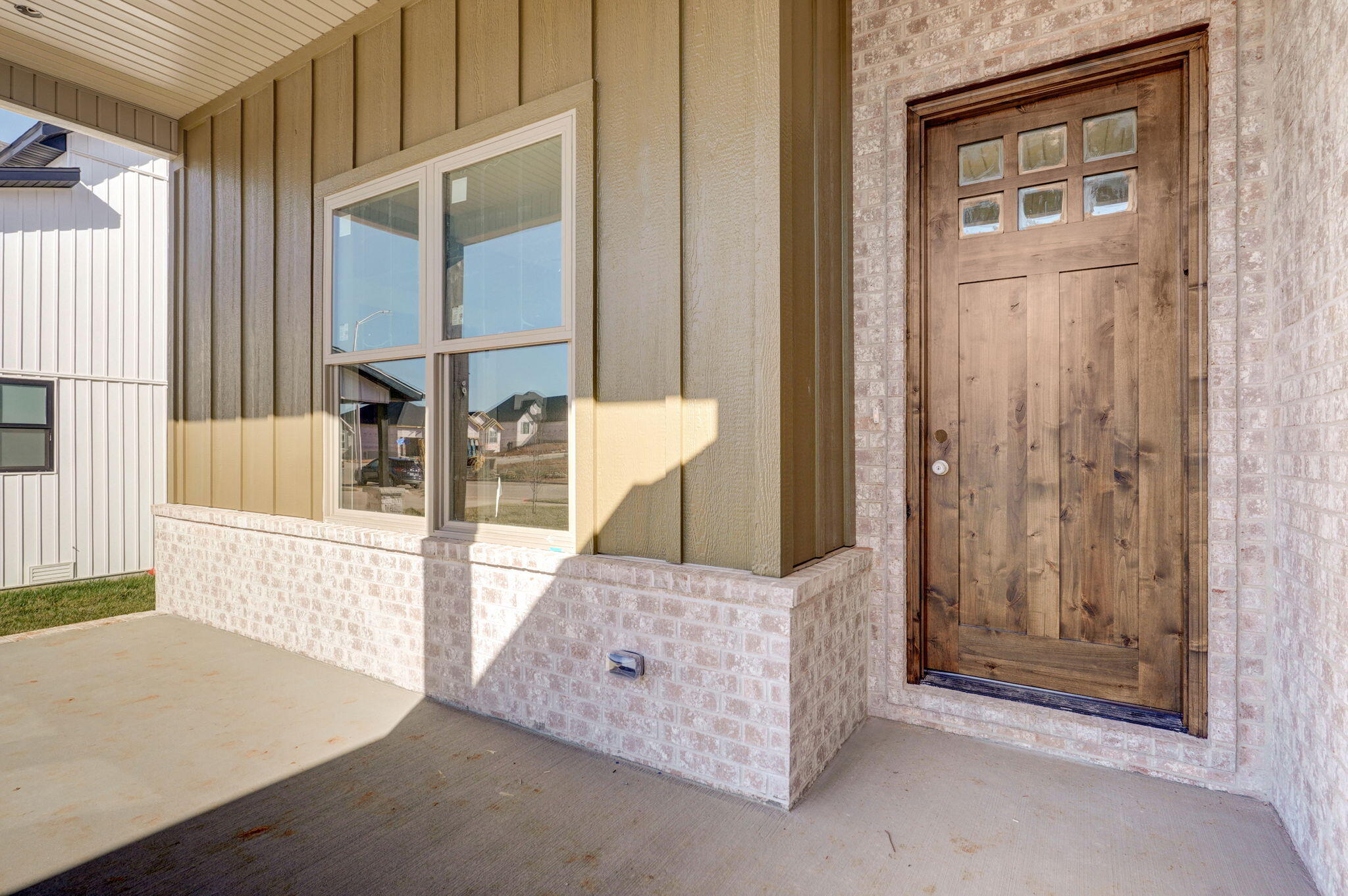 4874 South Sycamore Avenue Property Photo 3